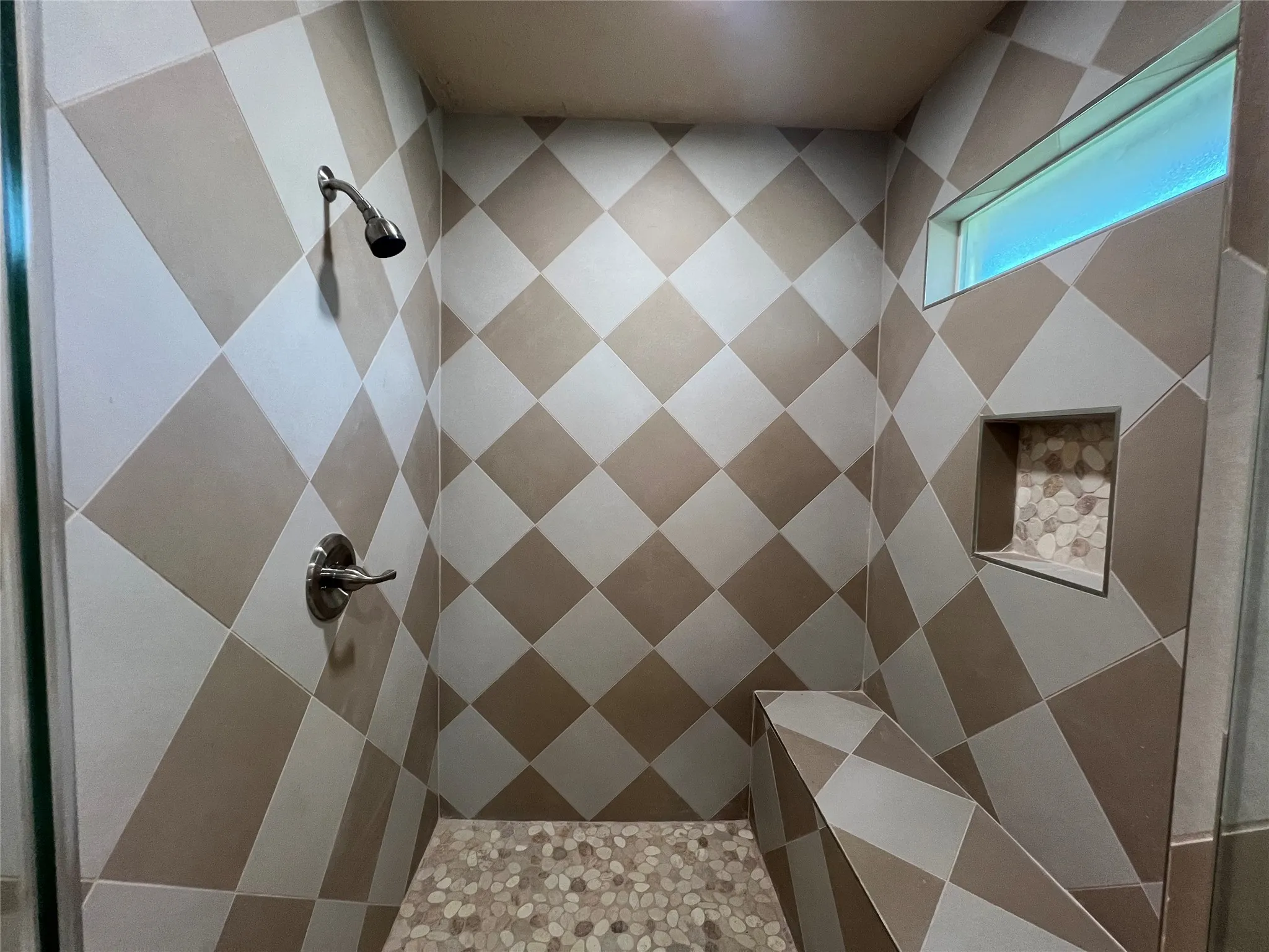 Single Family Residence For Rent in Tarrant County , 16 Cliffside Drive, Edgecliff Village, Texas 76134, 3 Bedroom, 2 Bathroom, 2 Garage spaces, 1,595 Sqft, built in 1955, mls#21378365, Real Estate Agent in Edgecliff Village, Homes For Rent in Tarrant county, Homes For Rent in Edgecliff Village, Realtor in Edgecliff Village Texas, Real Estate Brokerage Independent Realty Texas, Luminita Cordes Realtor