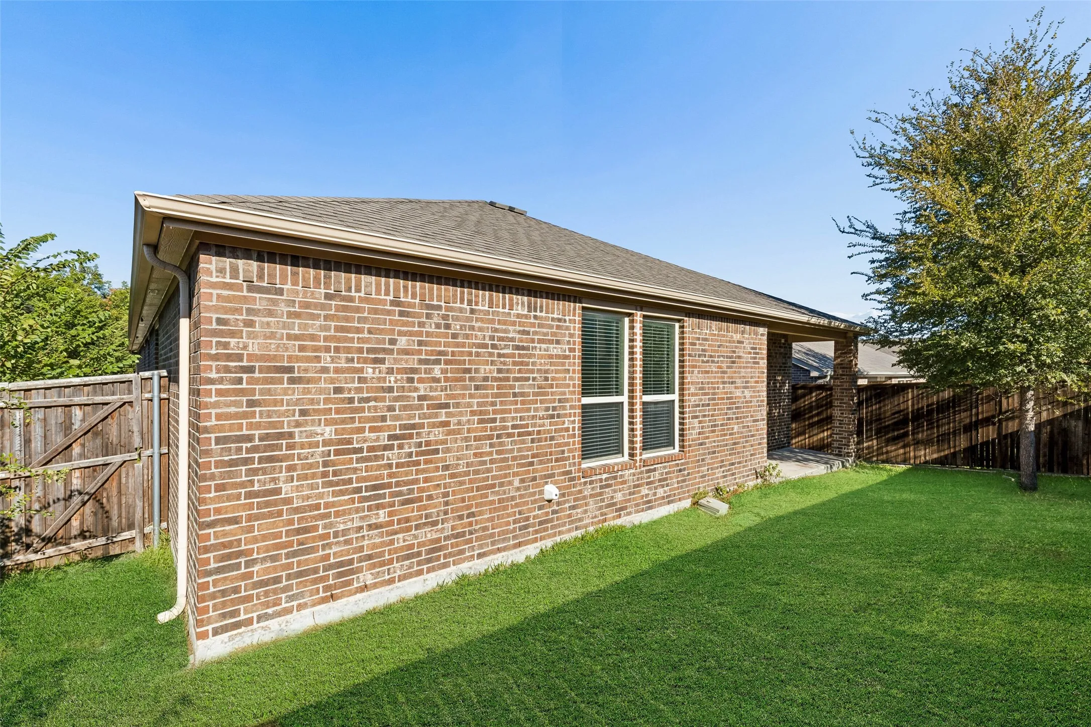 Single Family Residence For Rent in Collin County , 3808 Kendall Road, Melissa, Texas 75454, 5 Bedroom, 2 Bathroom, 2 Garage spaces, 2,163 Sqft, built in 2018, mls#21376280, Real Estate Agent in Melissa, Homes For Rent in Collin county, Homes For Rent in Melissa, Realtor in Melissa Texas, Real Estate Brokerage Independent Realty Texas, Luminita Cordes Realtor