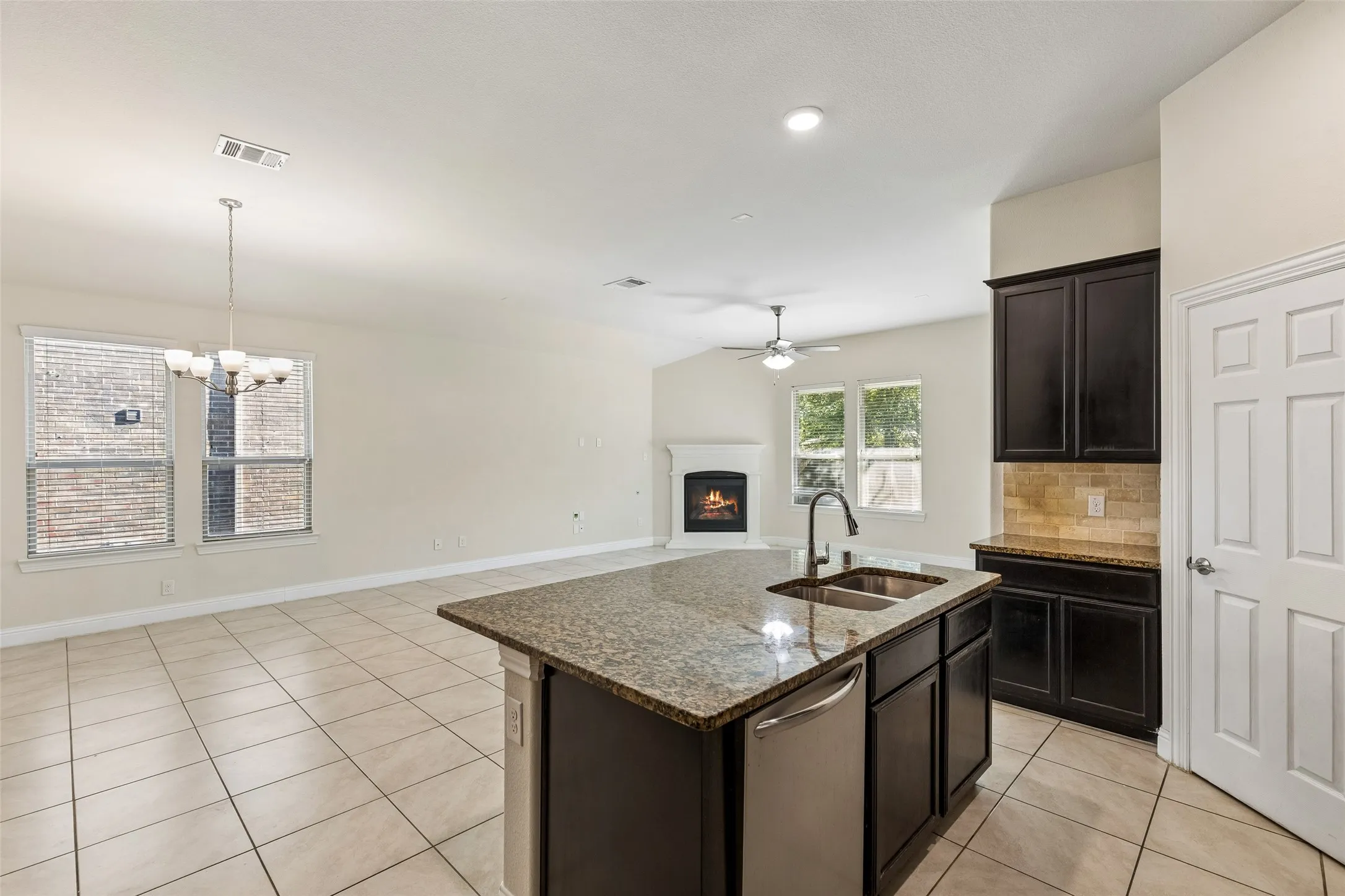 Single Family Residence For Rent in Collin County , 3808 Kendall Road, Melissa, Texas 75454, 5 Bedroom, 2 Bathroom, 2 Garage spaces, 2,163 Sqft, built in 2018, mls#21376280, Real Estate Agent in Melissa, Homes For Rent in Collin county, Homes For Rent in Melissa, Realtor in Melissa Texas, Real Estate Brokerage Independent Realty Texas, Luminita Cordes Realtor