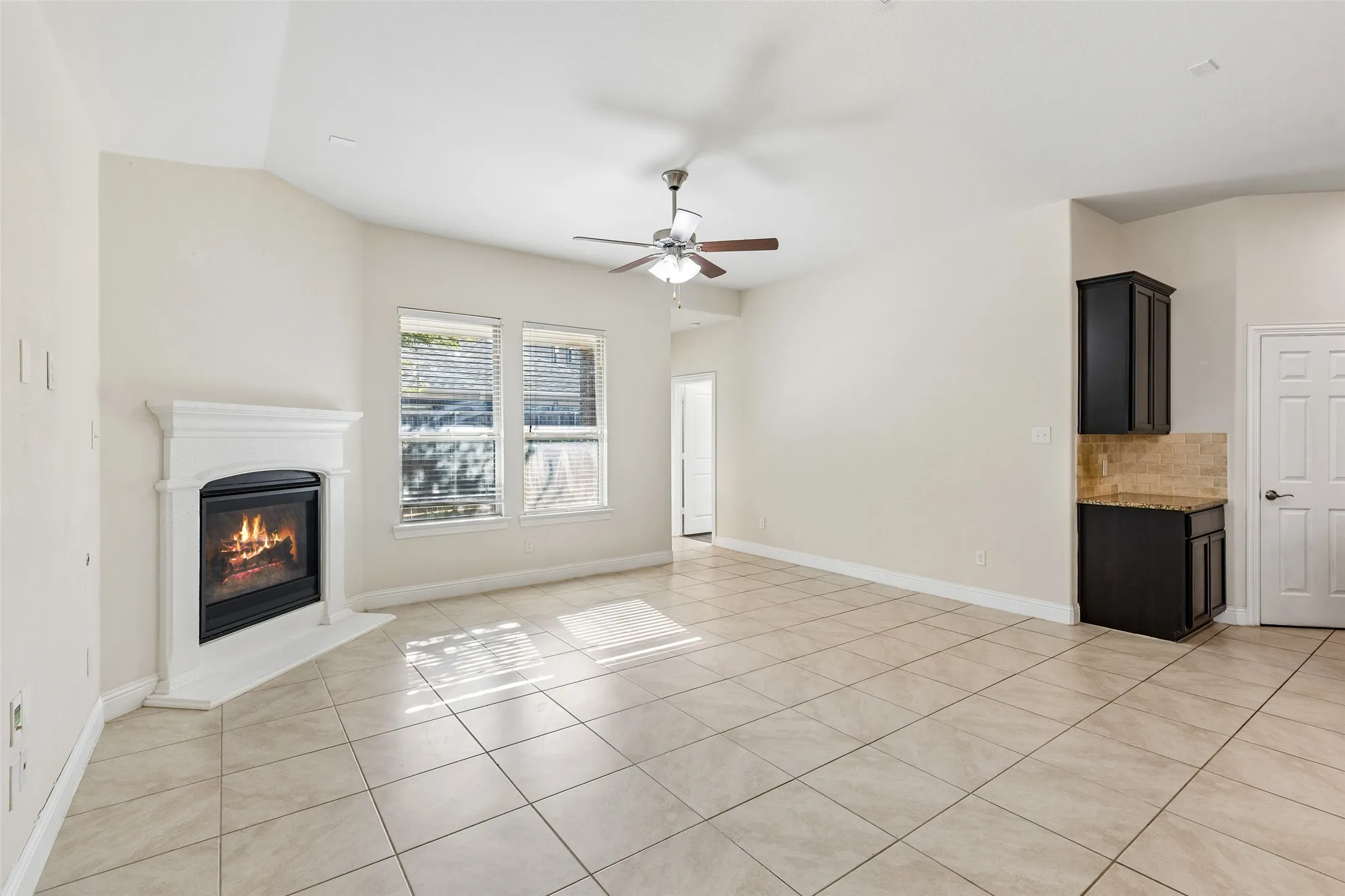 Single Family Residence For Rent in Collin County , 3808 Kendall Road, Melissa, Texas 75454, 5 Bedroom, 2 Bathroom, 2 Garage spaces, 2,163 Sqft, built in 2018, mls#21376280, Real Estate Agent in Melissa, Homes For Rent in Collin county, Homes For Rent in Melissa, Realtor in Melissa Texas, Real Estate Brokerage Independent Realty Texas, Luminita Cordes Realtor