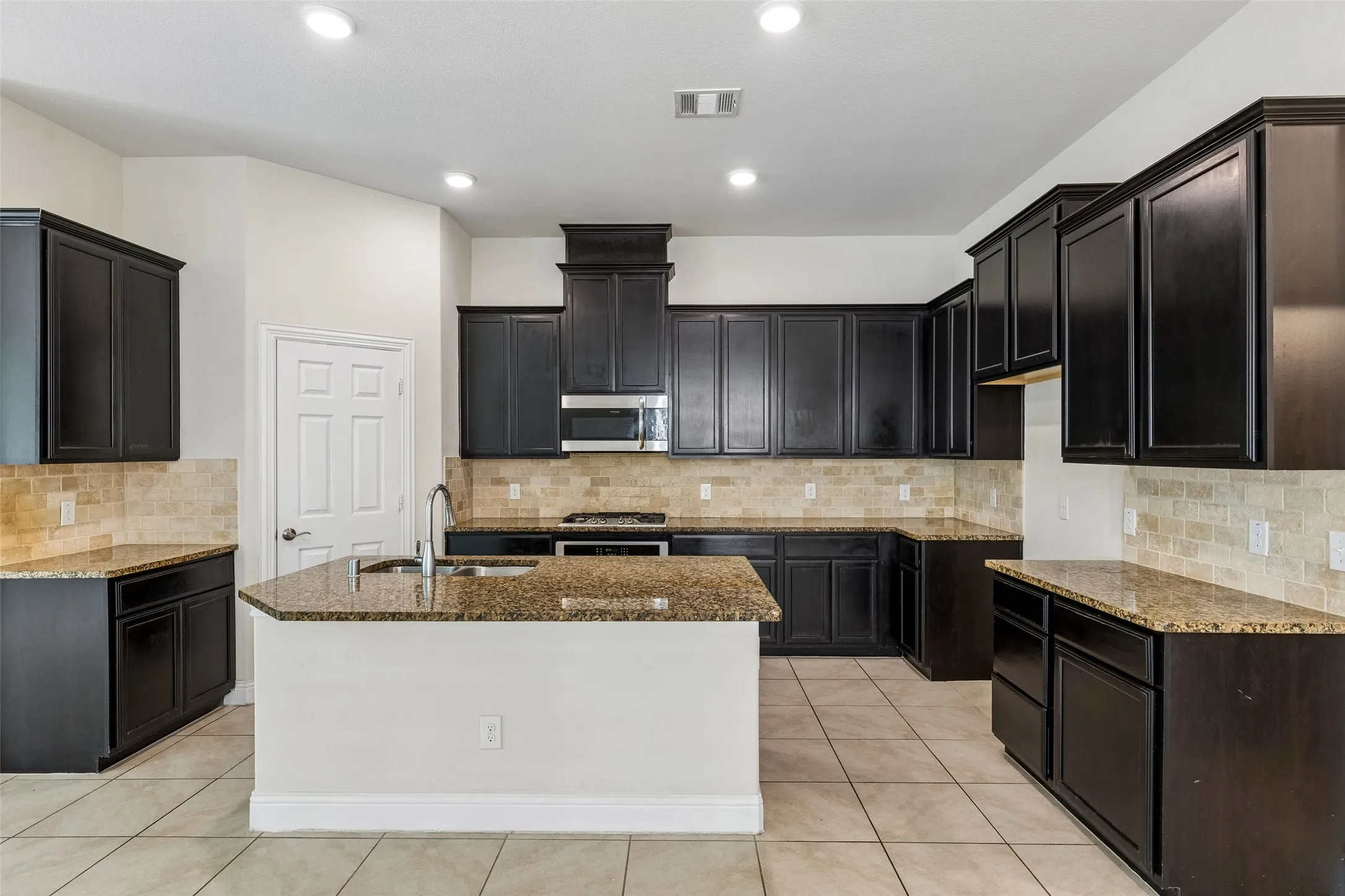 Single Family Residence For Rent in Collin County , 3808 Kendall Road, Melissa, Texas 75454, 5 Bedroom, 2 Bathroom, 2 Garage spaces, 2,163 Sqft, built in 2018, mls#21376280, Real Estate Agent in Melissa, Homes For Rent in Collin county, Homes For Rent in Melissa, Realtor in Melissa Texas, Real Estate Brokerage Independent Realty Texas, Luminita Cordes Realtor