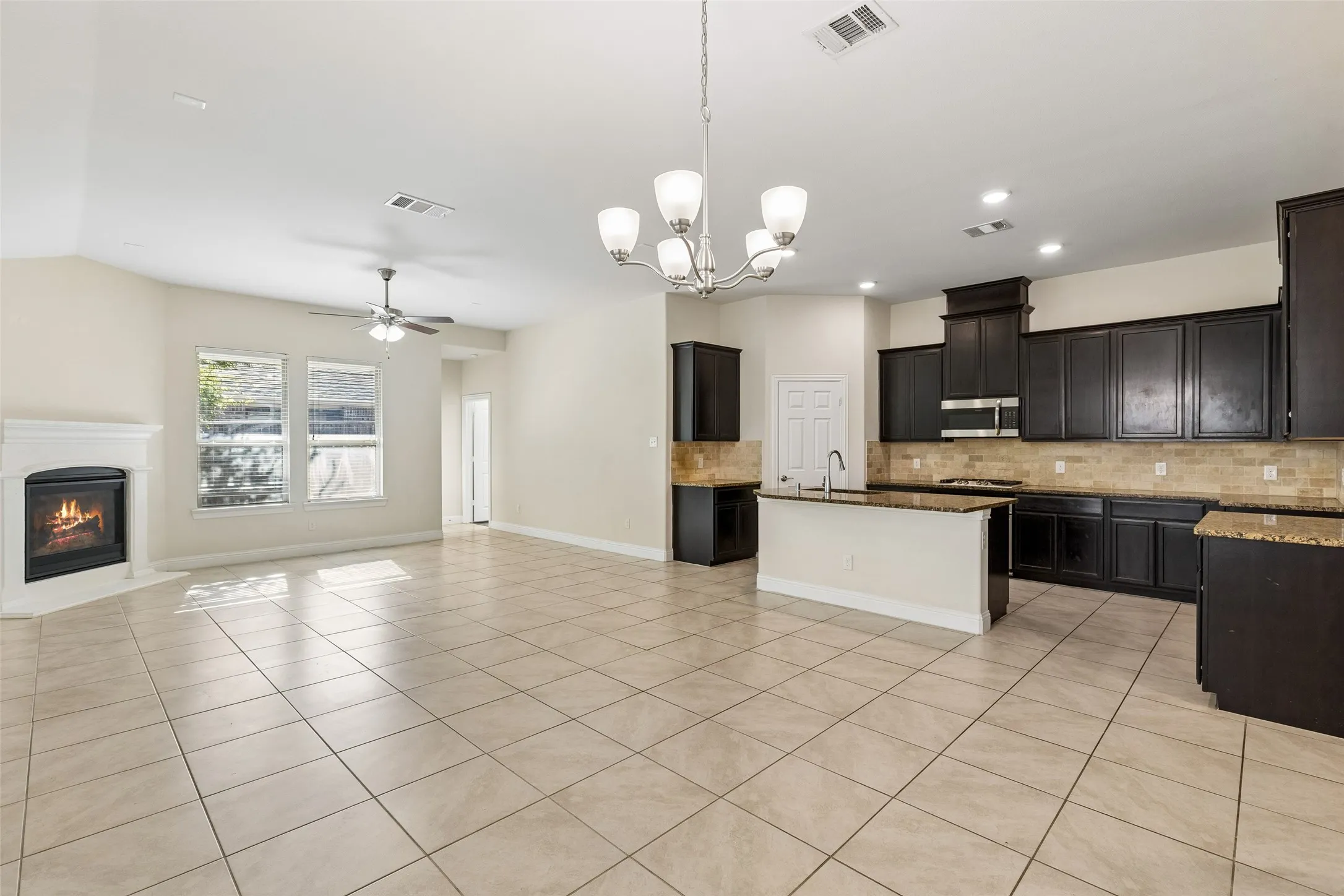 Single Family Residence For Rent in Collin County , 3808 Kendall Road, Melissa, Texas 75454, 5 Bedroom, 2 Bathroom, 2 Garage spaces, 2,163 Sqft, built in 2018, mls#21376280, Real Estate Agent in Melissa, Homes For Rent in Collin county, Homes For Rent in Melissa, Realtor in Melissa Texas, Real Estate Brokerage Independent Realty Texas, Luminita Cordes Realtor
