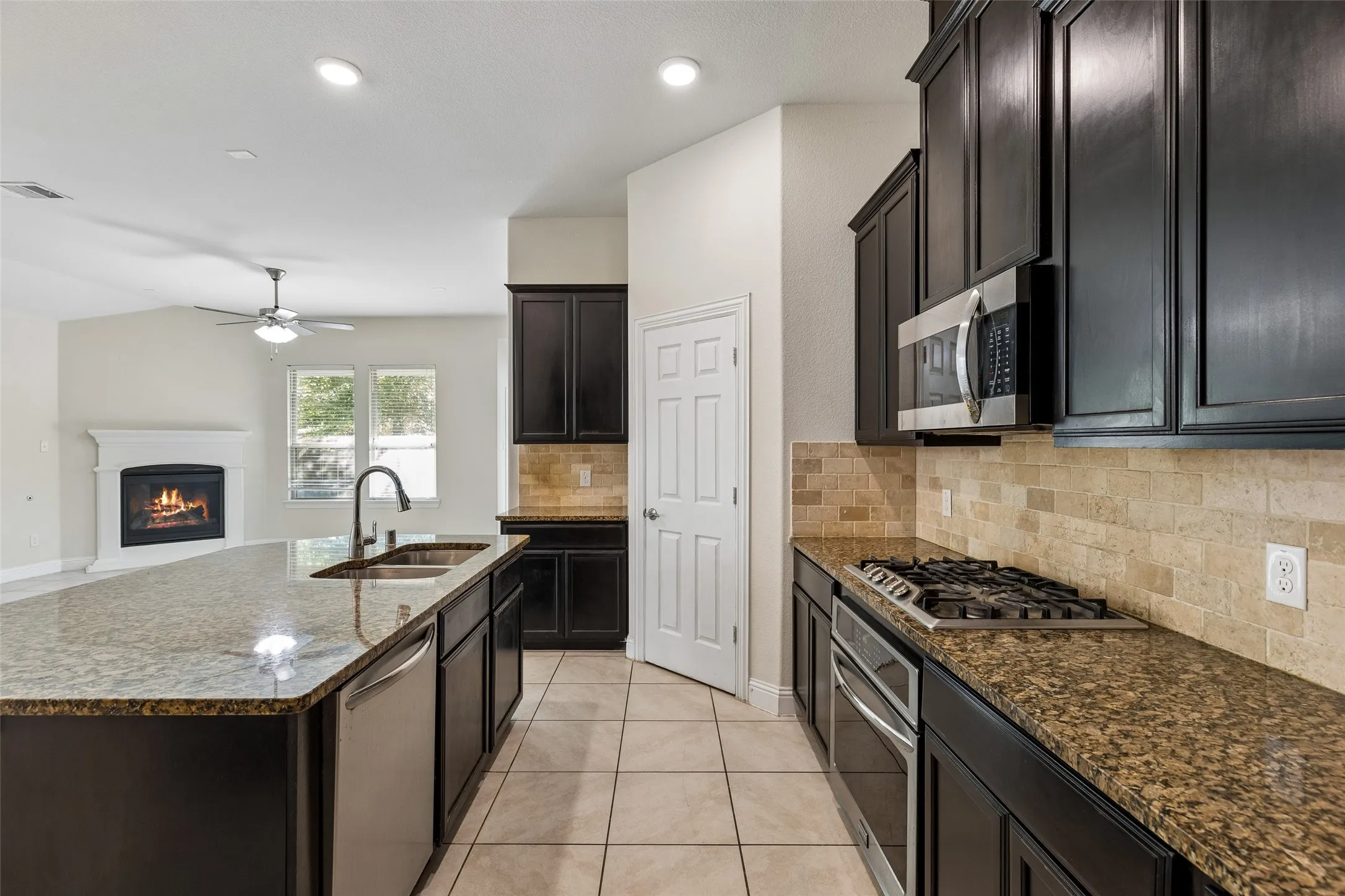 Single Family Residence For Rent in Collin County , 3808 Kendall Road, Melissa, Texas 75454, 5 Bedroom, 2 Bathroom, 2 Garage spaces, 2,163 Sqft, built in 2018, mls#21376280, Real Estate Agent in Melissa, Homes For Rent in Collin county, Homes For Rent in Melissa, Realtor in Melissa Texas, Real Estate Brokerage Independent Realty Texas, Luminita Cordes Realtor