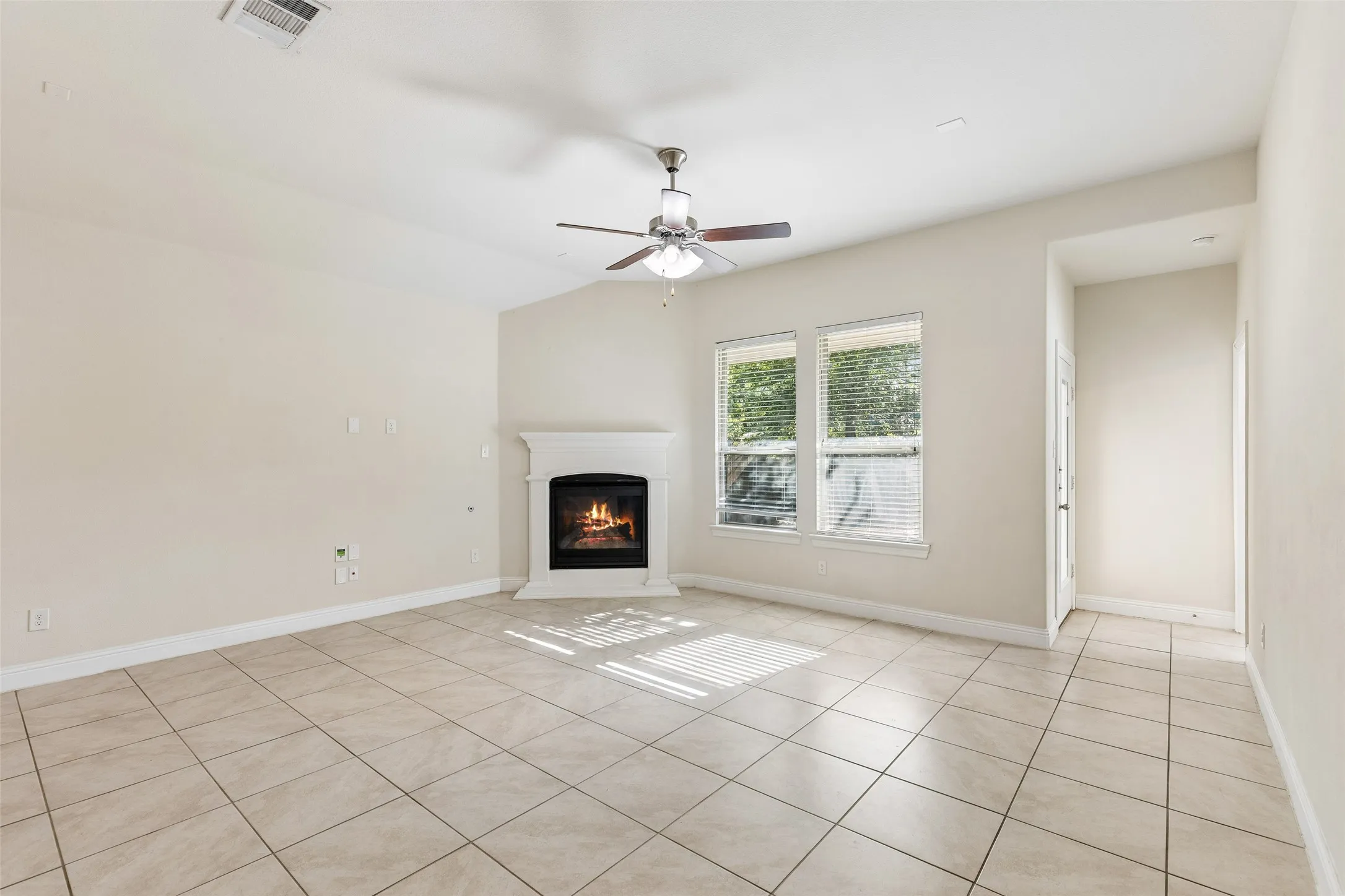 Single Family Residence For Rent in Collin County , 3808 Kendall Road, Melissa, Texas 75454, 5 Bedroom, 2 Bathroom, 2 Garage spaces, 2,163 Sqft, built in 2018, mls#21376280, Real Estate Agent in Melissa, Homes For Rent in Collin county, Homes For Rent in Melissa, Realtor in Melissa Texas, Real Estate Brokerage Independent Realty Texas, Luminita Cordes Realtor