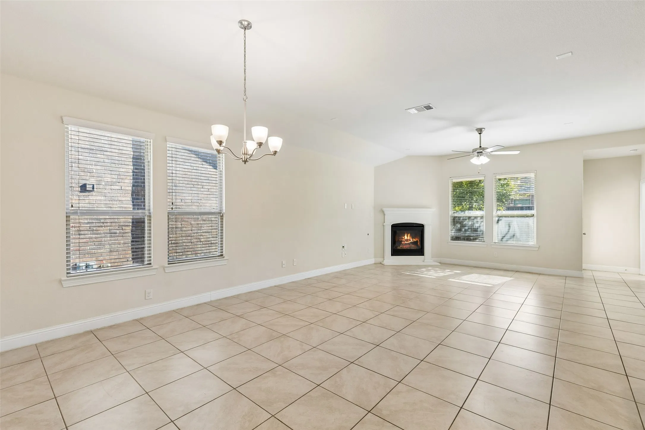 Single Family Residence For Rent in Collin County , 3808 Kendall Road, Melissa, Texas 75454, 5 Bedroom, 2 Bathroom, 2 Garage spaces, 2,163 Sqft, built in 2018, mls#21376280, Real Estate Agent in Melissa, Homes For Rent in Collin county, Homes For Rent in Melissa, Realtor in Melissa Texas, Real Estate Brokerage Independent Realty Texas, Luminita Cordes Realtor
