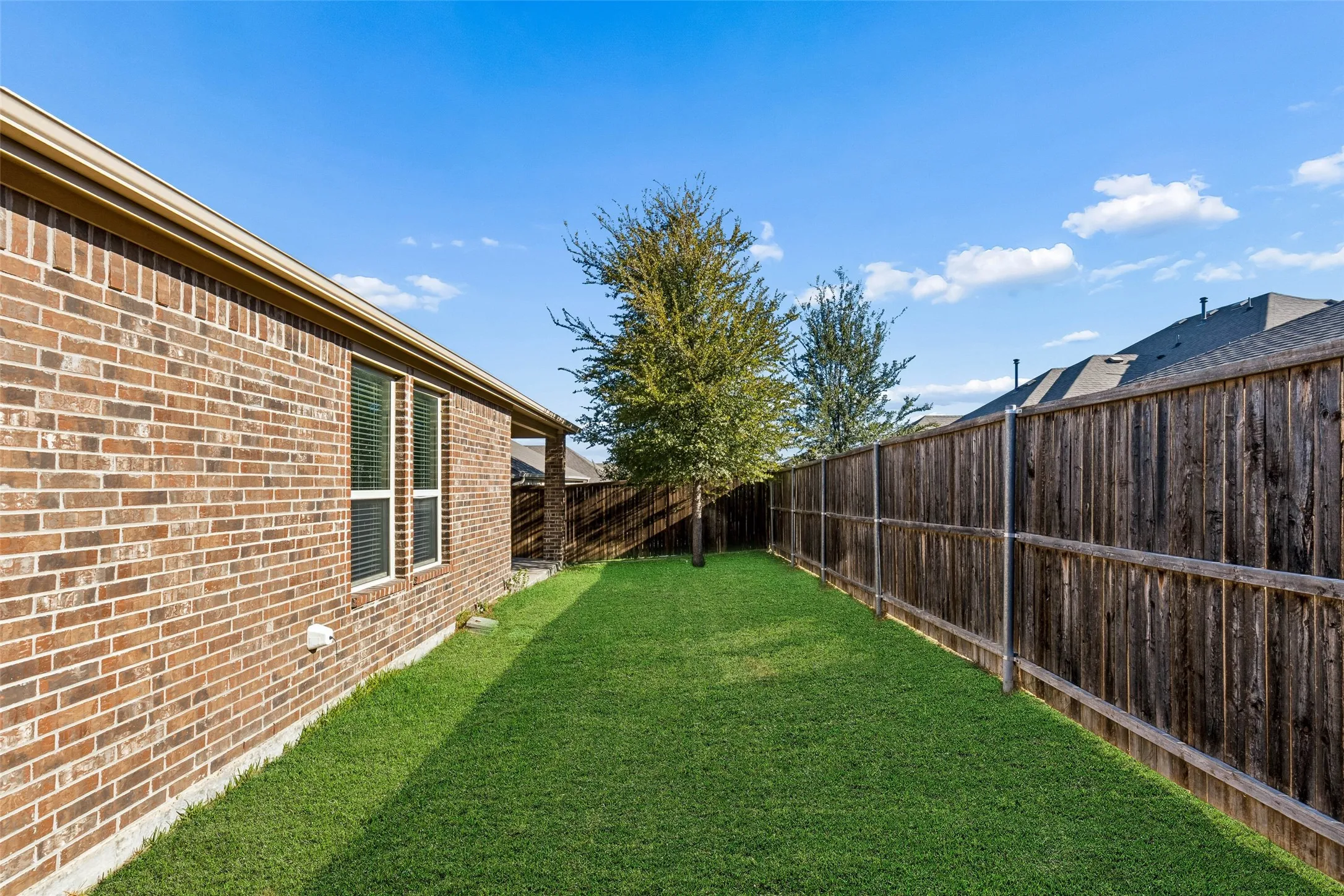 Single Family Residence For Rent in Collin County , 3808 Kendall Road, Melissa, Texas 75454, 5 Bedroom, 2 Bathroom, 2 Garage spaces, 2,163 Sqft, built in 2018, mls#21376280, Real Estate Agent in Melissa, Homes For Rent in Collin county, Homes For Rent in Melissa, Realtor in Melissa Texas, Real Estate Brokerage Independent Realty Texas, Luminita Cordes Realtor