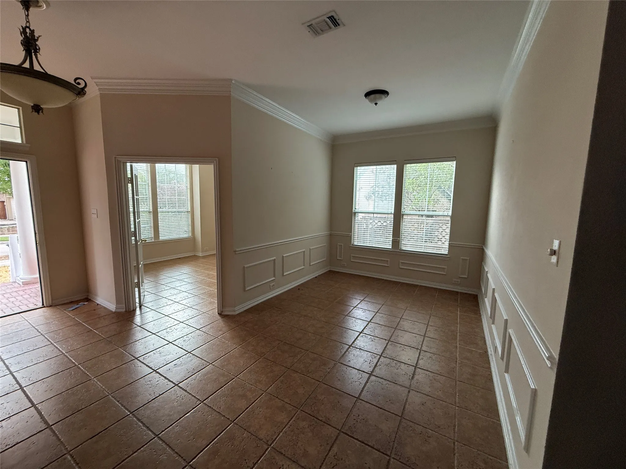 Single Family Residence For Sale in Tarrant County , 6017 Avalon Street, North Richland Hills, Texas 76180, 3 Bedroom, 3 Bathroom, 2 Garage spaces, 3,221 Sqft, built in 2002, mls#21377871, Real Estate Agent in North Richland Hills, Homes For Sale in Tarrant county, Homes For Sale in North Richland Hills, Realtor in North Richland Hills Texas, Real Estate Brokerage Independent Realty Texas, Luminita Cordes Realtor