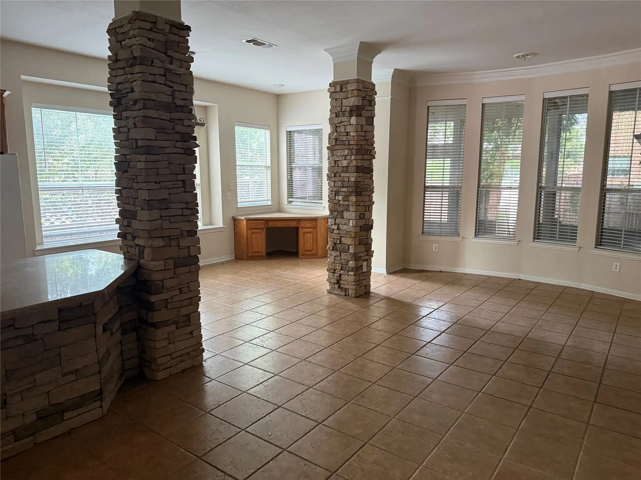 Single Family Residence For Sale in Tarrant County , 6017 Avalon Street, North Richland Hills, Texas 76180, 3 Bedroom, 3 Bathroom, 2 Garage spaces, 3,221 Sqft, built in 2002, mls#21377871, Real Estate Agent in North Richland Hills, Homes For Sale in Tarrant county, Homes For Sale in North Richland Hills, Realtor in North Richland Hills Texas, Real Estate Brokerage Independent Realty Texas, Luminita Cordes Realtor