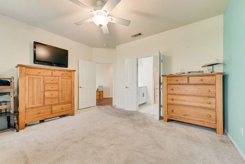Single Family Residence For Sale in Tarrant County , 1008 Fort Apache Drive, Fort Worth, Texas 76052, 3 Bedroom, 2 Bathroom, 2 Garage spaces, 1,600 Sqft, built in 2005, mls#21378370, Real Estate Agent in Fort Worth, Homes For Sale in Tarrant county, Homes For Sale in Fort Worth, Realtor in Fort Worth Texas, Real Estate Brokerage Independent Realty Texas, Luminita Cordes Realtor
