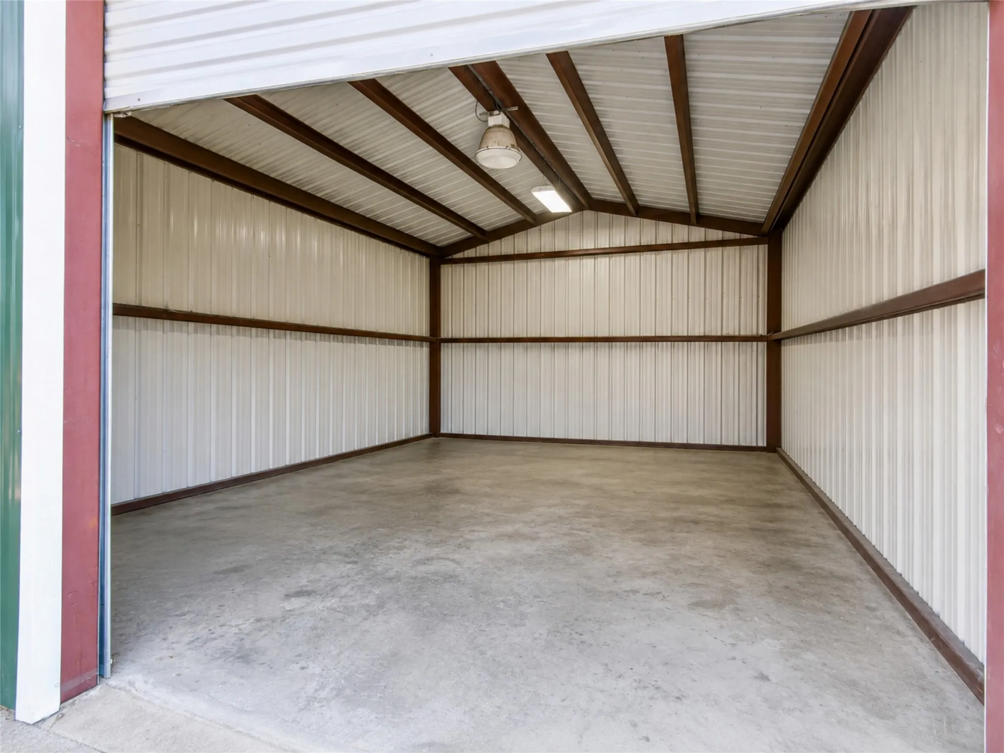 Farm For Sale in Grayson County , 212 Oak Ridge Road, Denison, Texas 75021, 3 Bedroom, 3 Bathroom, 3 Garage spaces, 3,203 Sqft, built in 2006, mls#21345858, Real Estate Agent in Denison, Homes For Sale in Grayson county, Homes For Sale in Denison, Realtor in Denison Texas, Real Estate Brokerage Independent Realty Texas, Luminita Cordes Realtor