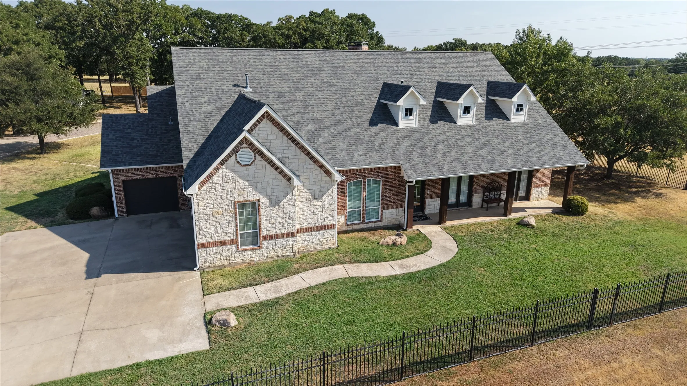 Farm For Sale in Grayson County , 212 Oak Ridge Road, Denison, Texas 75021, 3 Bedroom, 3 Bathroom, 3 Garage spaces, 3,203 Sqft, built in 2006, mls#21345858, Real Estate Agent in Denison, Homes For Sale in Grayson county, Homes For Sale in Denison, Realtor in Denison Texas, Real Estate Brokerage Independent Realty Texas, Luminita Cordes Realtor