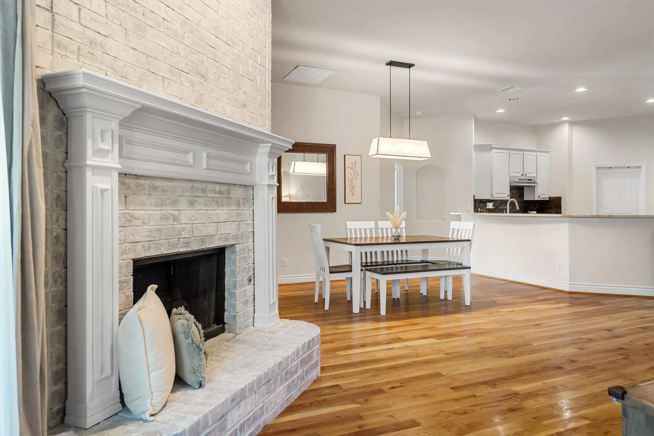 Single Family Residence For Sale in Collin County , 5924 Saddle Club Trail, Mc Kinney, Texas 75070, 3 Bedroom, 2 Bathroom, 2 Garage spaces, 1,873 Sqft, built in 2006, mls#21371189, Real Estate Agent in Mc Kinney, Homes For Sale in Collin county, Homes For Sale in Mc Kinney, Realtor in Mc Kinney Texas, Real Estate Brokerage Independent Realty Texas, Luminita Cordes Realtor