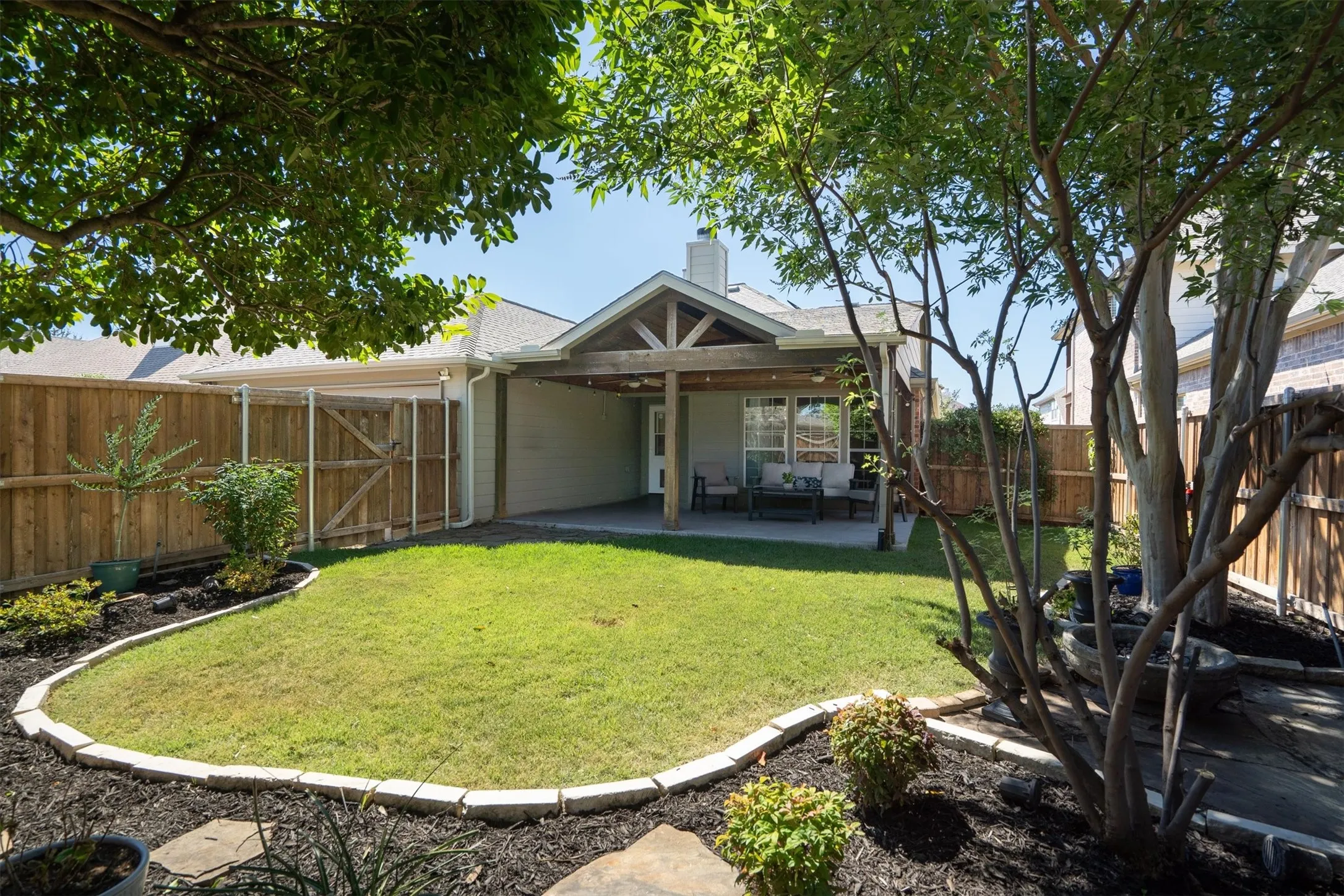 Single Family Residence For Sale in Collin County , 5924 Saddle Club Trail, Mc Kinney, Texas 75070, 3 Bedroom, 2 Bathroom, 2 Garage spaces, 1,873 Sqft, built in 2006, mls#21371189, Real Estate Agent in Mc Kinney, Homes For Sale in Collin county, Homes For Sale in Mc Kinney, Realtor in Mc Kinney Texas, Real Estate Brokerage Independent Realty Texas, Luminita Cordes Realtor