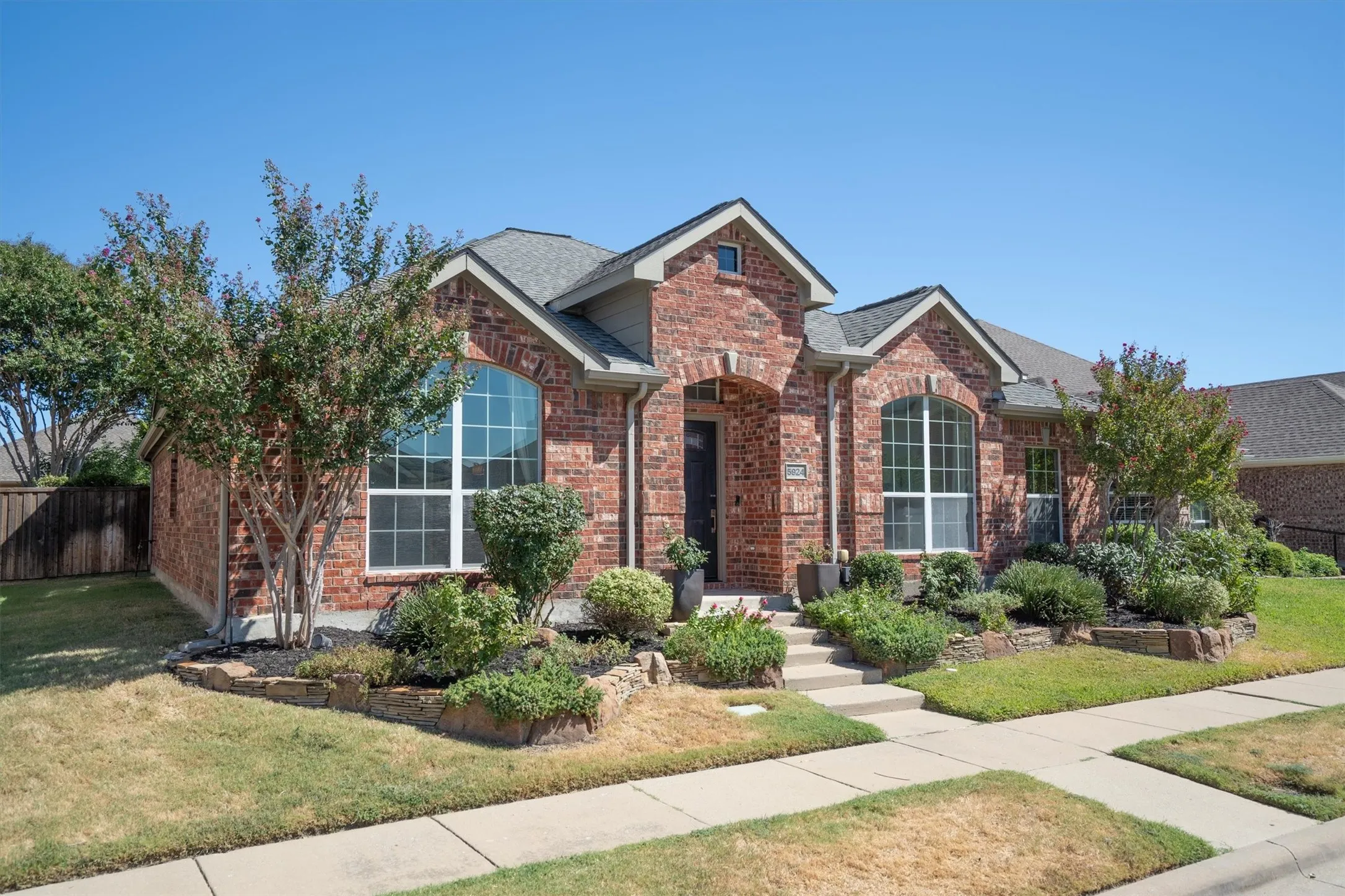 Single Family Residence For Sale in Collin County , 5924 Saddle Club Trail, Mc Kinney, Texas 75070, 3 Bedroom, 2 Bathroom, 2 Garage spaces, 1,873 Sqft, built in 2006, mls#21371189, Real Estate Agent in Mc Kinney, Homes For Sale in Collin county, Homes For Sale in Mc Kinney, Realtor in Mc Kinney Texas, Real Estate Brokerage Independent Realty Texas, Luminita Cordes Realtor