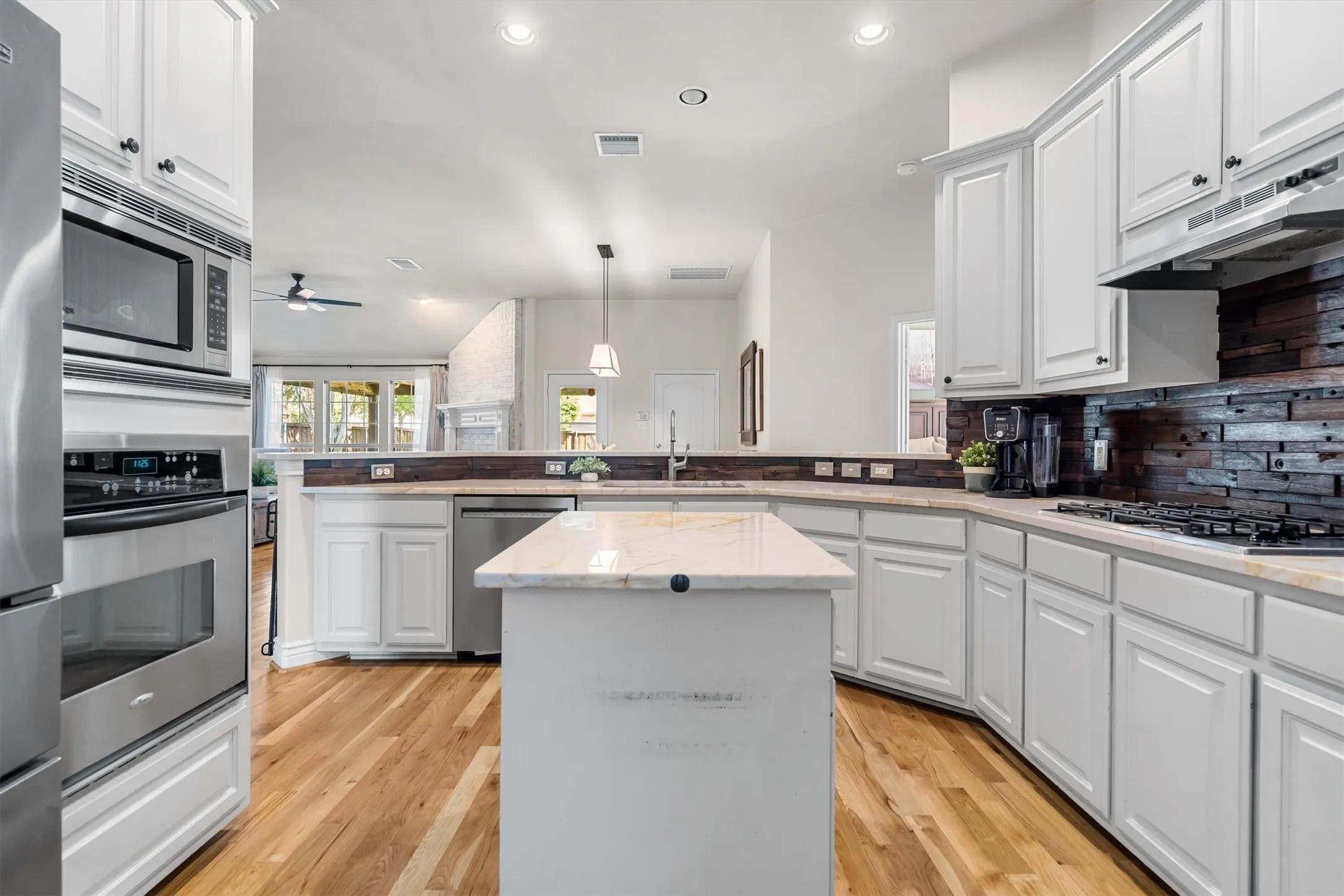 Single Family Residence For Sale in Collin County , 5924 Saddle Club Trail, Mc Kinney, Texas 75070, 3 Bedroom, 2 Bathroom, 2 Garage spaces, 1,873 Sqft, built in 2006, mls#21371189, Real Estate Agent in Mc Kinney, Homes For Sale in Collin county, Homes For Sale in Mc Kinney, Realtor in Mc Kinney Texas, Real Estate Brokerage Independent Realty Texas, Luminita Cordes Realtor