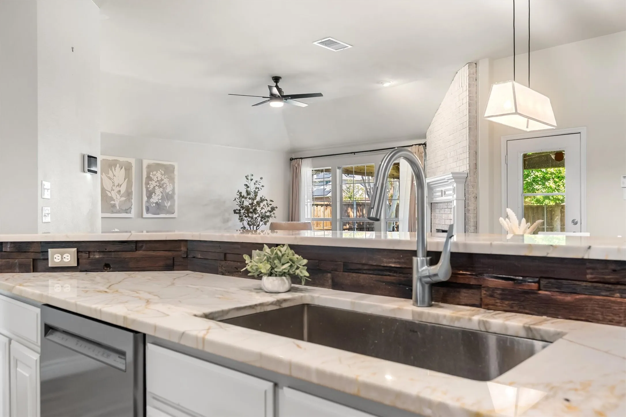 Single Family Residence For Sale in Collin County , 5924 Saddle Club Trail, Mc Kinney, Texas 75070, 3 Bedroom, 2 Bathroom, 2 Garage spaces, 1,873 Sqft, built in 2006, mls#21371189, Real Estate Agent in Mc Kinney, Homes For Sale in Collin county, Homes For Sale in Mc Kinney, Realtor in Mc Kinney Texas, Real Estate Brokerage Independent Realty Texas, Luminita Cordes Realtor