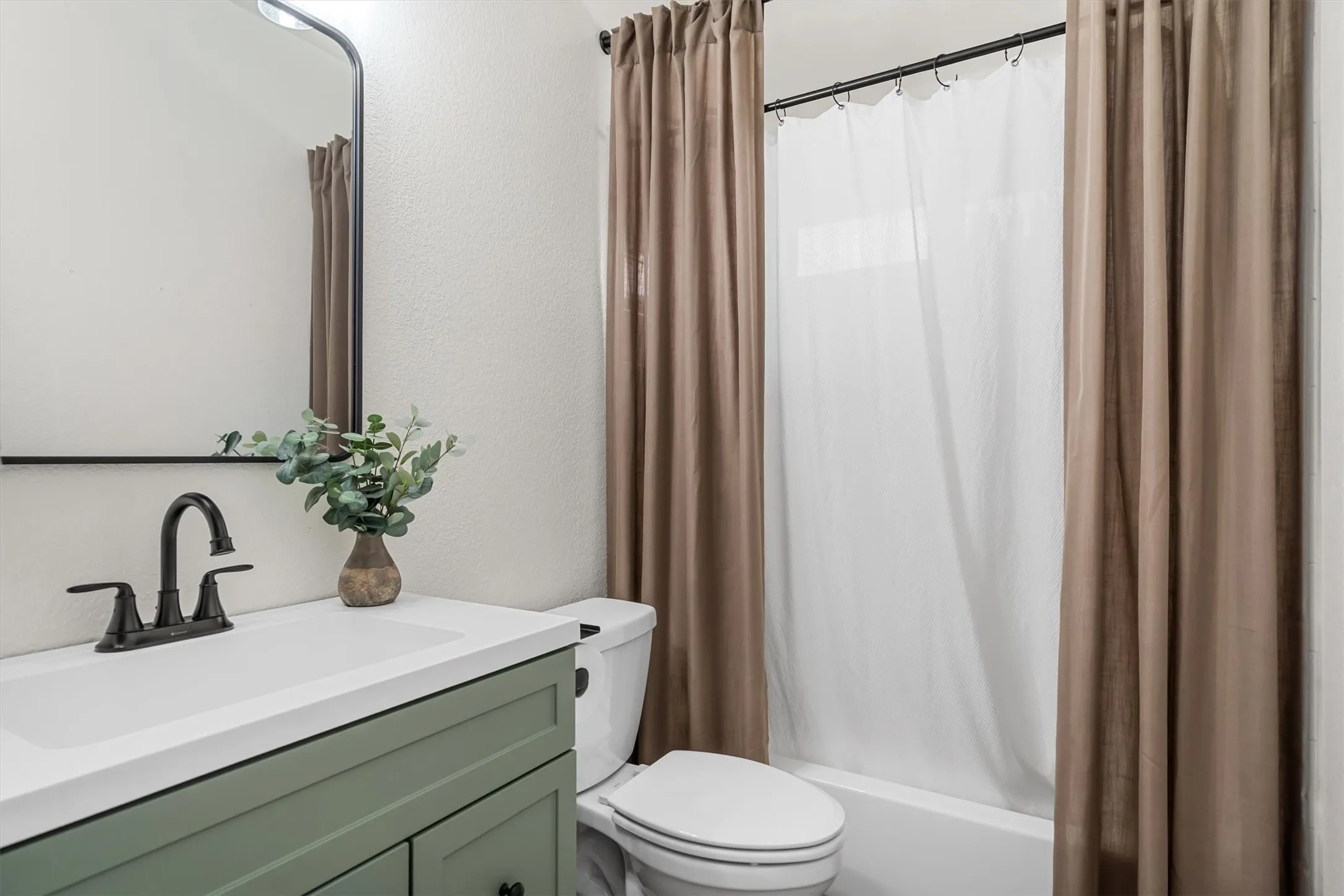 Single Family Residence For Sale in Collin County , 5924 Saddle Club Trail, Mc Kinney, Texas 75070, 3 Bedroom, 2 Bathroom, 2 Garage spaces, 1,873 Sqft, built in 2006, mls#21371189, Real Estate Agent in Mc Kinney, Homes For Sale in Collin county, Homes For Sale in Mc Kinney, Realtor in Mc Kinney Texas, Real Estate Brokerage Independent Realty Texas, Luminita Cordes Realtor