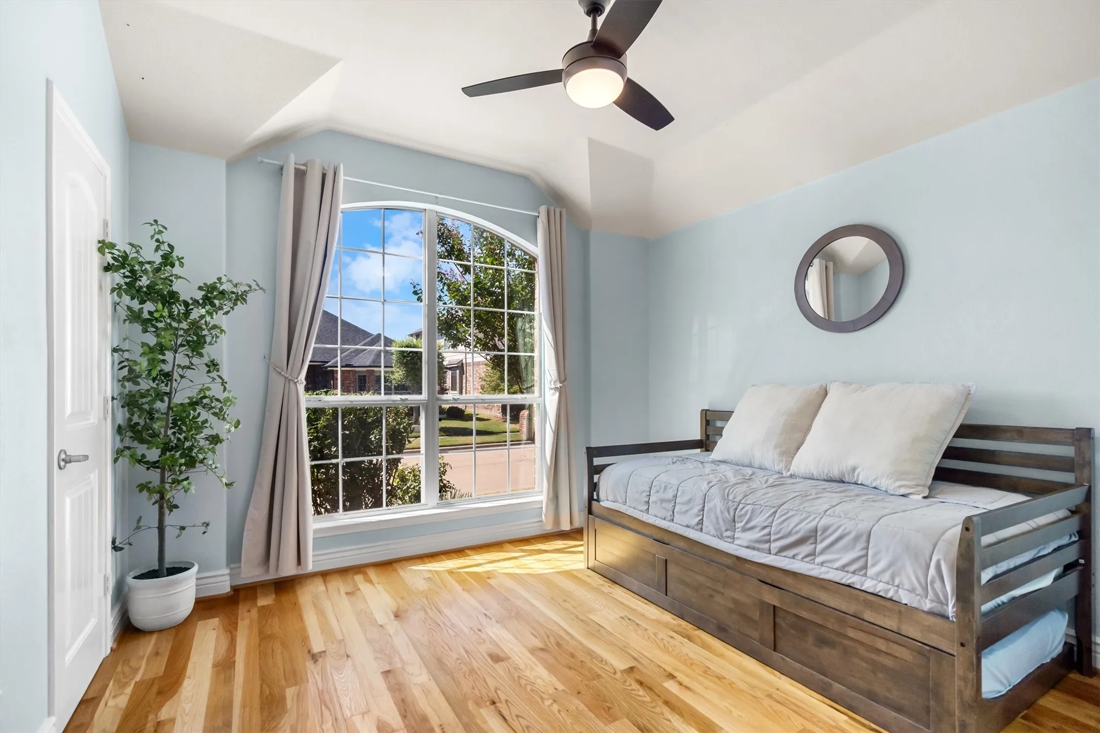 Single Family Residence For Sale in Collin County , 5924 Saddle Club Trail, Mc Kinney, Texas 75070, 3 Bedroom, 2 Bathroom, 2 Garage spaces, 1,873 Sqft, built in 2006, mls#21371189, Real Estate Agent in Mc Kinney, Homes For Sale in Collin county, Homes For Sale in Mc Kinney, Realtor in Mc Kinney Texas, Real Estate Brokerage Independent Realty Texas, Luminita Cordes Realtor