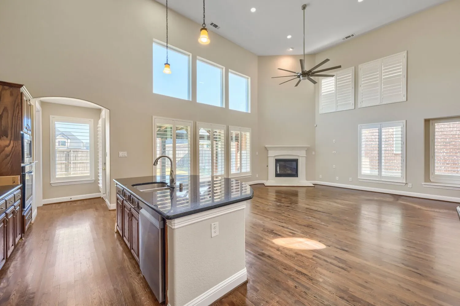 Single Family Residence For Sale in Dallas County , 227 Dominion Drive, Wylie, Texas 75098, 5 Bedroom, 4 Bathroom, 3 Garage spaces, 3,901 Sqft, built in 2016, mls#21376867, Real Estate Agent in Wylie, Homes For Sale in Dallas county, Homes For Sale in Wylie, Realtor in Wylie Texas, Real Estate Brokerage Independent Realty Texas, Luminita Cordes Realtor