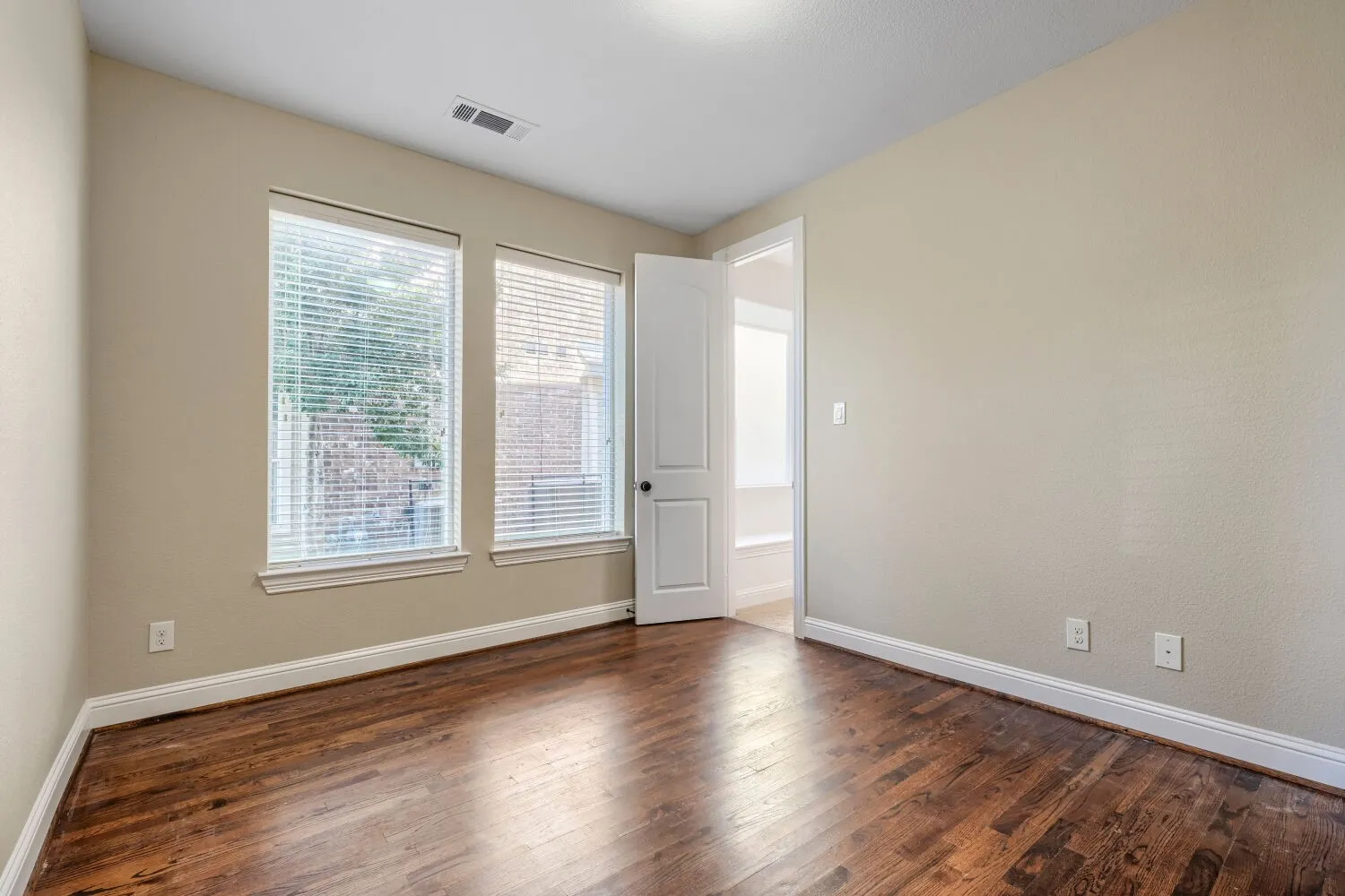 Single Family Residence For Sale in Dallas County , 227 Dominion Drive, Wylie, Texas 75098, 5 Bedroom, 4 Bathroom, 3 Garage spaces, 3,901 Sqft, built in 2016, mls#21376867, Real Estate Agent in Wylie, Homes For Sale in Dallas county, Homes For Sale in Wylie, Realtor in Wylie Texas, Real Estate Brokerage Independent Realty Texas, Luminita Cordes Realtor