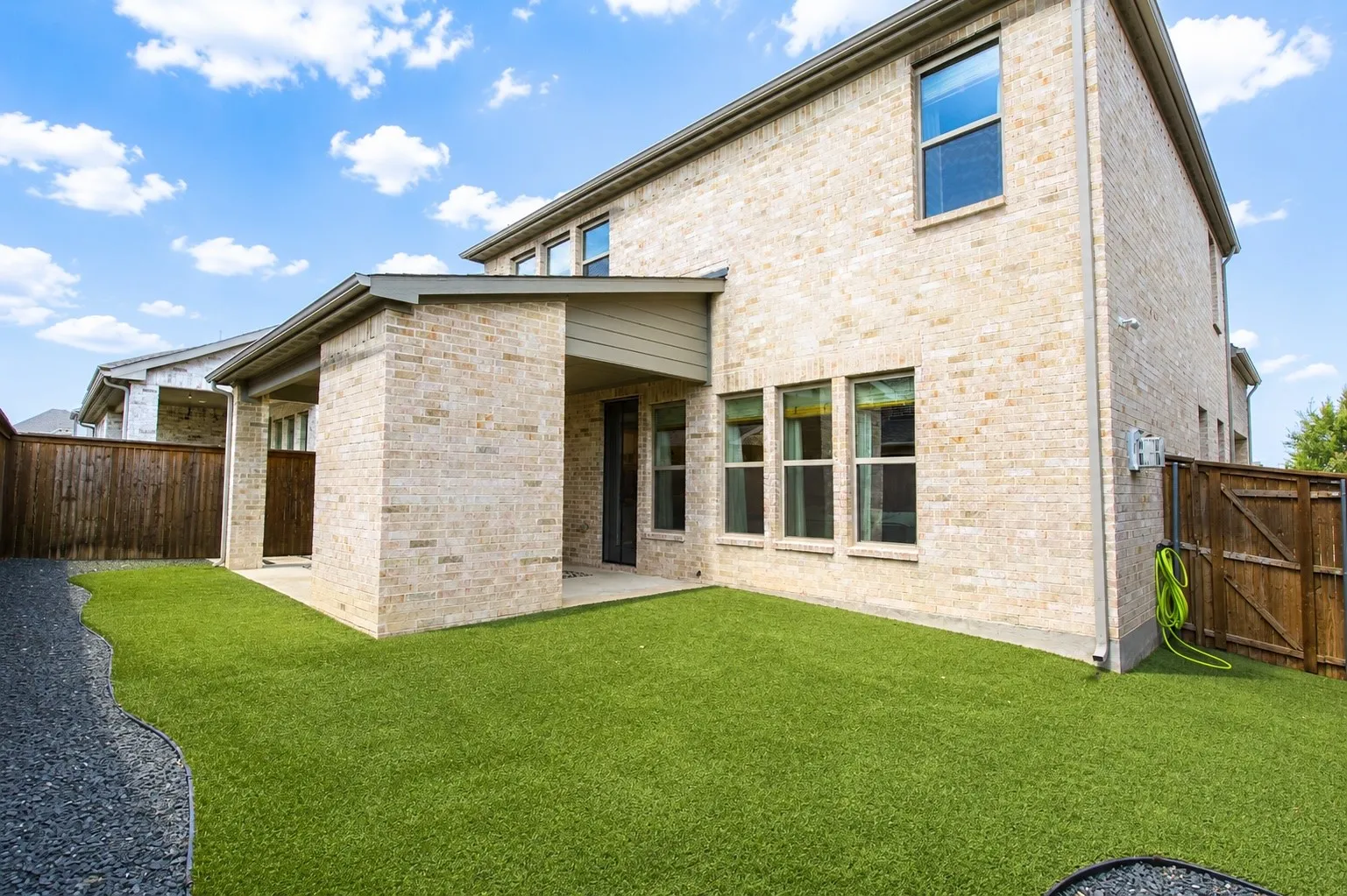 Single Family Residence For Sale in Denton County , 2257 Lexington Way, Carrollton, Texas 75010, 3 Bedroom, 3 Bathroom, 2 Garage spaces, 2,160 Sqft, built in 2020, mls#21375506, Real Estate Agent in Carrollton, Homes For Sale in Denton county, Homes For Sale in Carrollton, Realtor in Carrollton Texas, Real Estate Brokerage Independent Realty Texas, Luminita Cordes Realtor