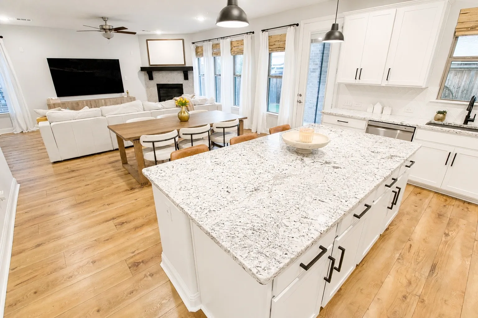 Single Family Residence For Sale in Denton County , 2257 Lexington Way, Carrollton, Texas 75010, 3 Bedroom, 3 Bathroom, 2 Garage spaces, 2,160 Sqft, built in 2020, mls#21375506, Real Estate Agent in Carrollton, Homes For Sale in Denton county, Homes For Sale in Carrollton, Realtor in Carrollton Texas, Real Estate Brokerage Independent Realty Texas, Luminita Cordes Realtor
