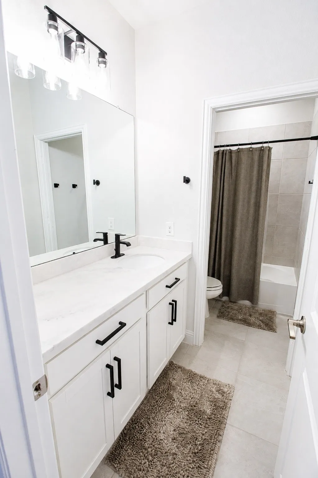 Single Family Residence For Sale in Denton County , 2257 Lexington Way, Carrollton, Texas 75010, 3 Bedroom, 3 Bathroom, 2 Garage spaces, 2,160 Sqft, built in 2020, mls#21375506, Real Estate Agent in Carrollton, Homes For Sale in Denton county, Homes For Sale in Carrollton, Realtor in Carrollton Texas, Real Estate Brokerage Independent Realty Texas, Luminita Cordes Realtor
