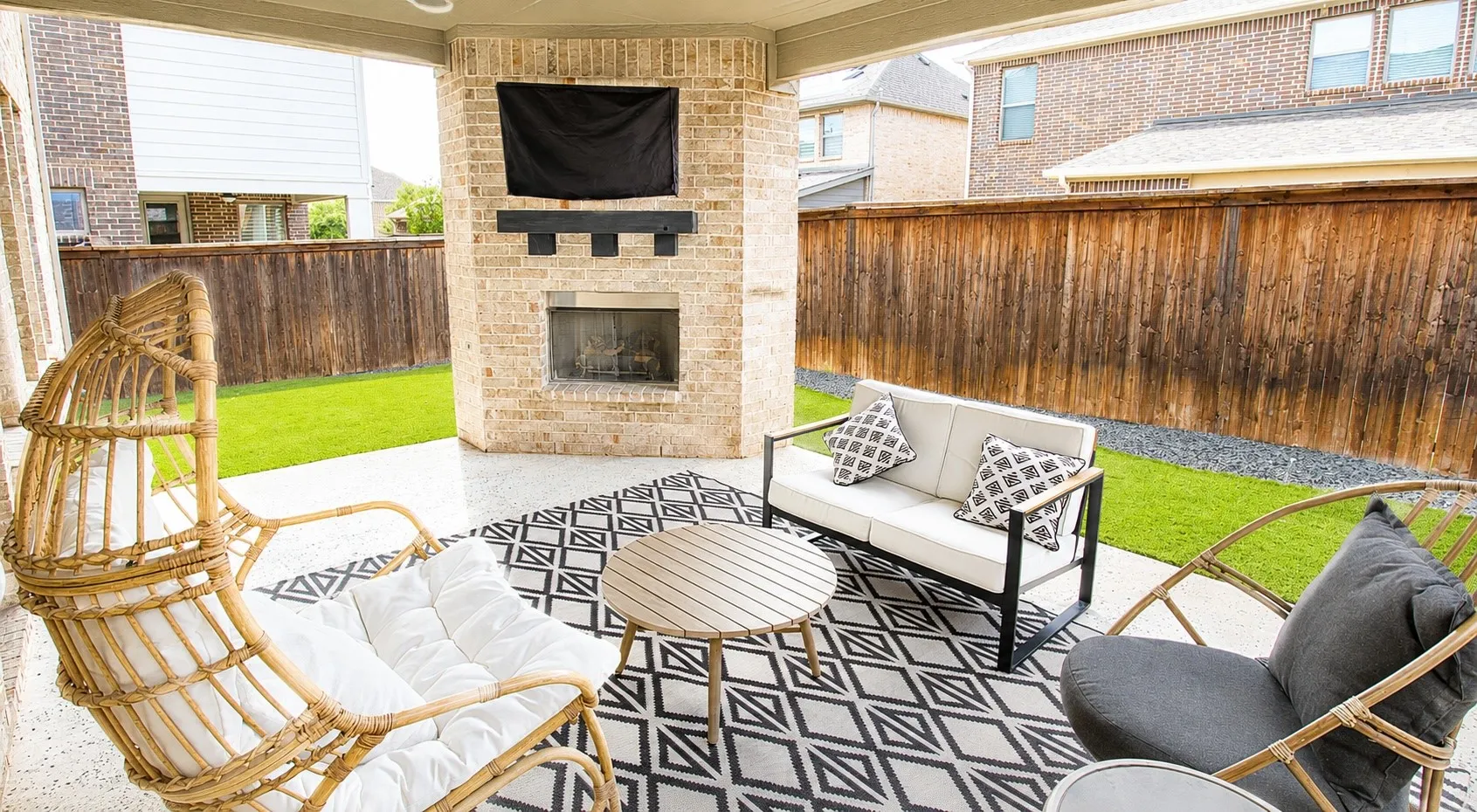 Single Family Residence For Sale in Denton County , 2257 Lexington Way, Carrollton, Texas 75010, 3 Bedroom, 3 Bathroom, 2 Garage spaces, 2,160 Sqft, built in 2020, mls#21375506, Real Estate Agent in Carrollton, Homes For Sale in Denton county, Homes For Sale in Carrollton, Realtor in Carrollton Texas, Real Estate Brokerage Independent Realty Texas, Luminita Cordes Realtor