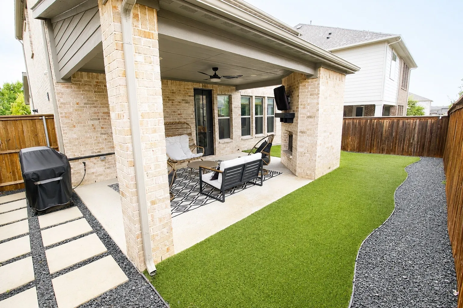Single Family Residence For Sale in Denton County , 2257 Lexington Way, Carrollton, Texas 75010, 3 Bedroom, 3 Bathroom, 2 Garage spaces, 2,160 Sqft, built in 2020, mls#21375506, Real Estate Agent in Carrollton, Homes For Sale in Denton county, Homes For Sale in Carrollton, Realtor in Carrollton Texas, Real Estate Brokerage Independent Realty Texas, Luminita Cordes Realtor