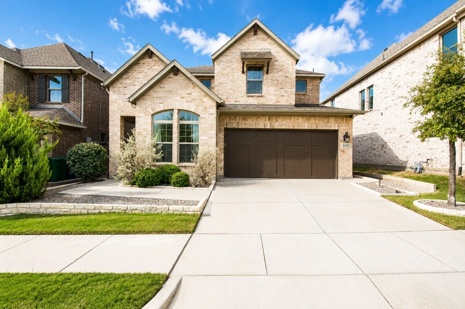 Single Family Residence For Sale in Denton County , 2257 Lexington Way, Carrollton, Texas 75010, 3 Bedroom, 3 Bathroom, 2 Garage spaces, 2,160 Sqft, built in 2020, mls#21375506, Real Estate Agent in Carrollton, Homes For Sale in Denton county, Homes For Sale in Carrollton, Realtor in Carrollton Texas, Real Estate Brokerage Independent Realty Texas, Luminita Cordes Realtor