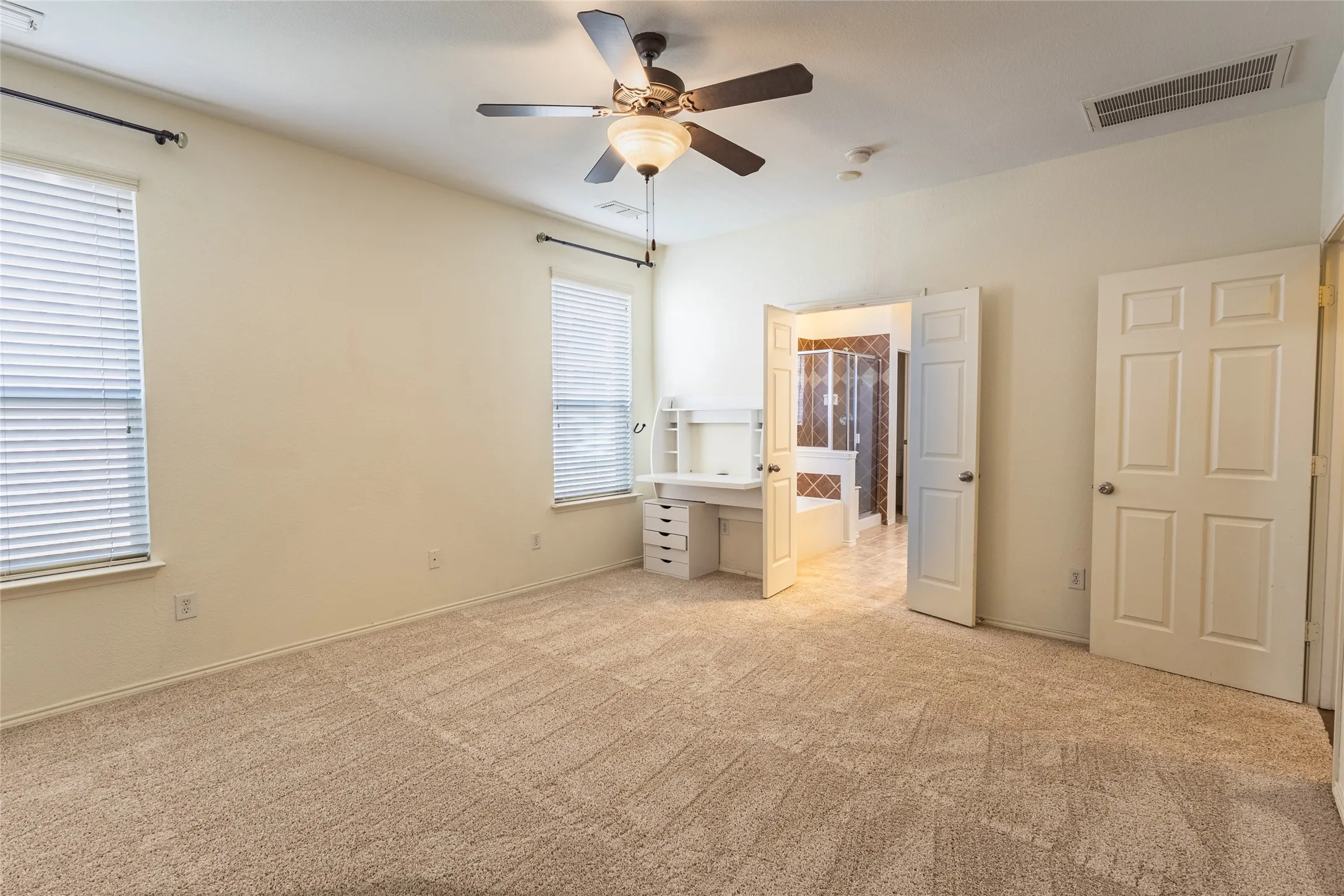 Single Family Residence For Sale in Tarrant County , 4849 Grinstein Drive, Fort Worth, Texas 76244, 4 Bedroom, 3 Bathroom, 2 Garage spaces, 3,322 Sqft, built in 2006, mls#21376797, Real Estate Agent in Fort Worth, Homes For Sale in Tarrant county, Homes For Sale in Fort Worth, Realtor in Fort Worth Texas, Real Estate Brokerage Independent Realty Texas, Luminita Cordes Realtor