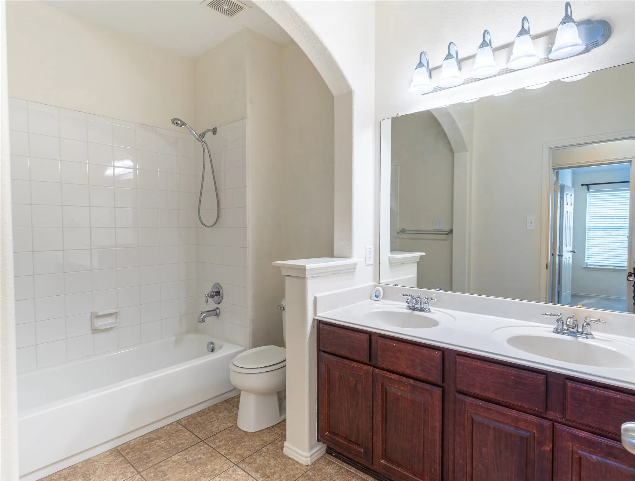 Single Family Residence For Sale in Tarrant County , 4849 Grinstein Drive, Fort Worth, Texas 76244, 4 Bedroom, 3 Bathroom, 2 Garage spaces, 3,322 Sqft, built in 2006, mls#21376797, Real Estate Agent in Fort Worth, Homes For Sale in Tarrant county, Homes For Sale in Fort Worth, Realtor in Fort Worth Texas, Real Estate Brokerage Independent Realty Texas, Luminita Cordes Realtor