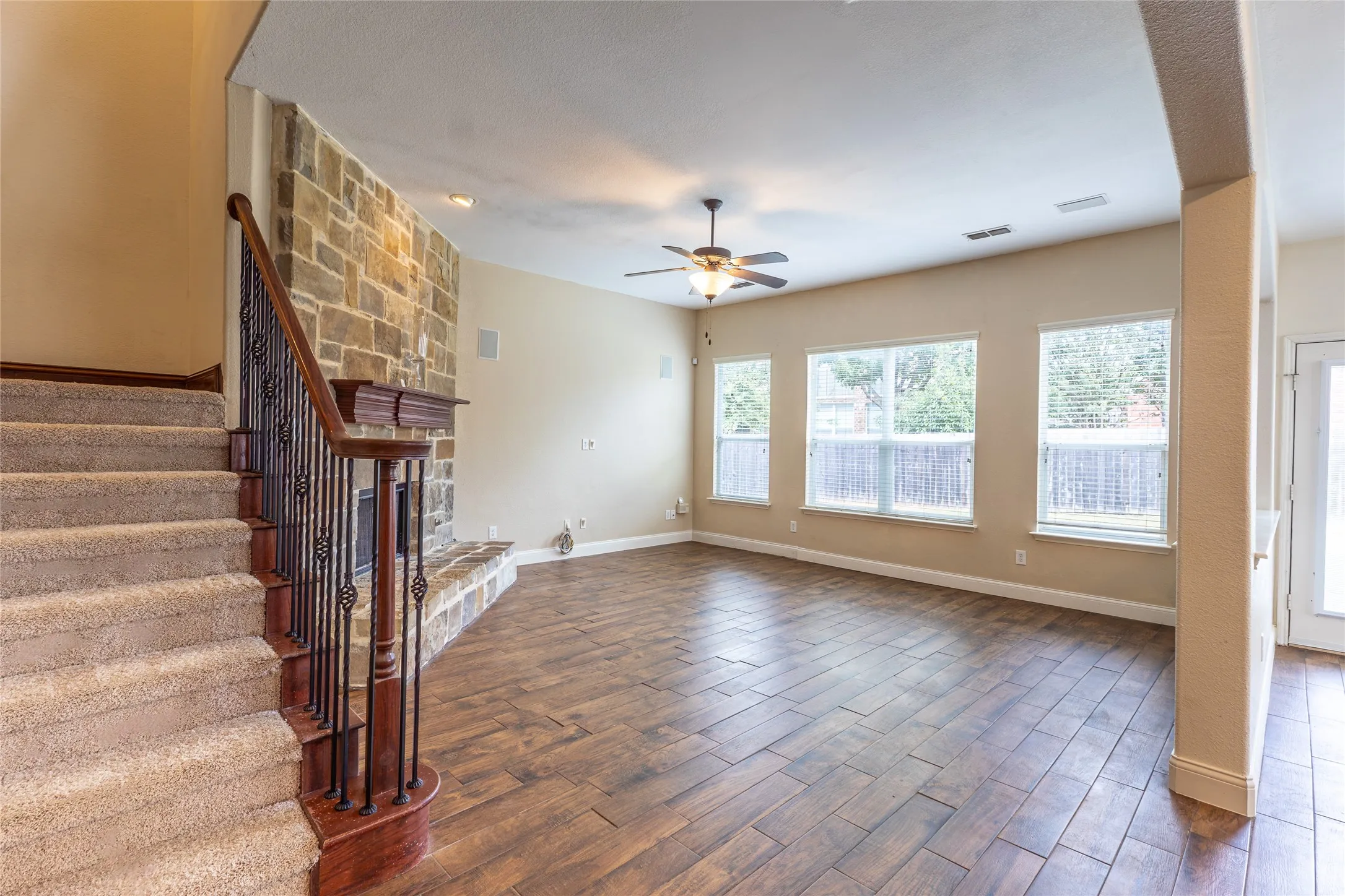 Single Family Residence For Sale in Tarrant County , 4849 Grinstein Drive, Fort Worth, Texas 76244, 4 Bedroom, 3 Bathroom, 2 Garage spaces, 3,322 Sqft, built in 2006, mls#21376797, Real Estate Agent in Fort Worth, Homes For Sale in Tarrant county, Homes For Sale in Fort Worth, Realtor in Fort Worth Texas, Real Estate Brokerage Independent Realty Texas, Luminita Cordes Realtor