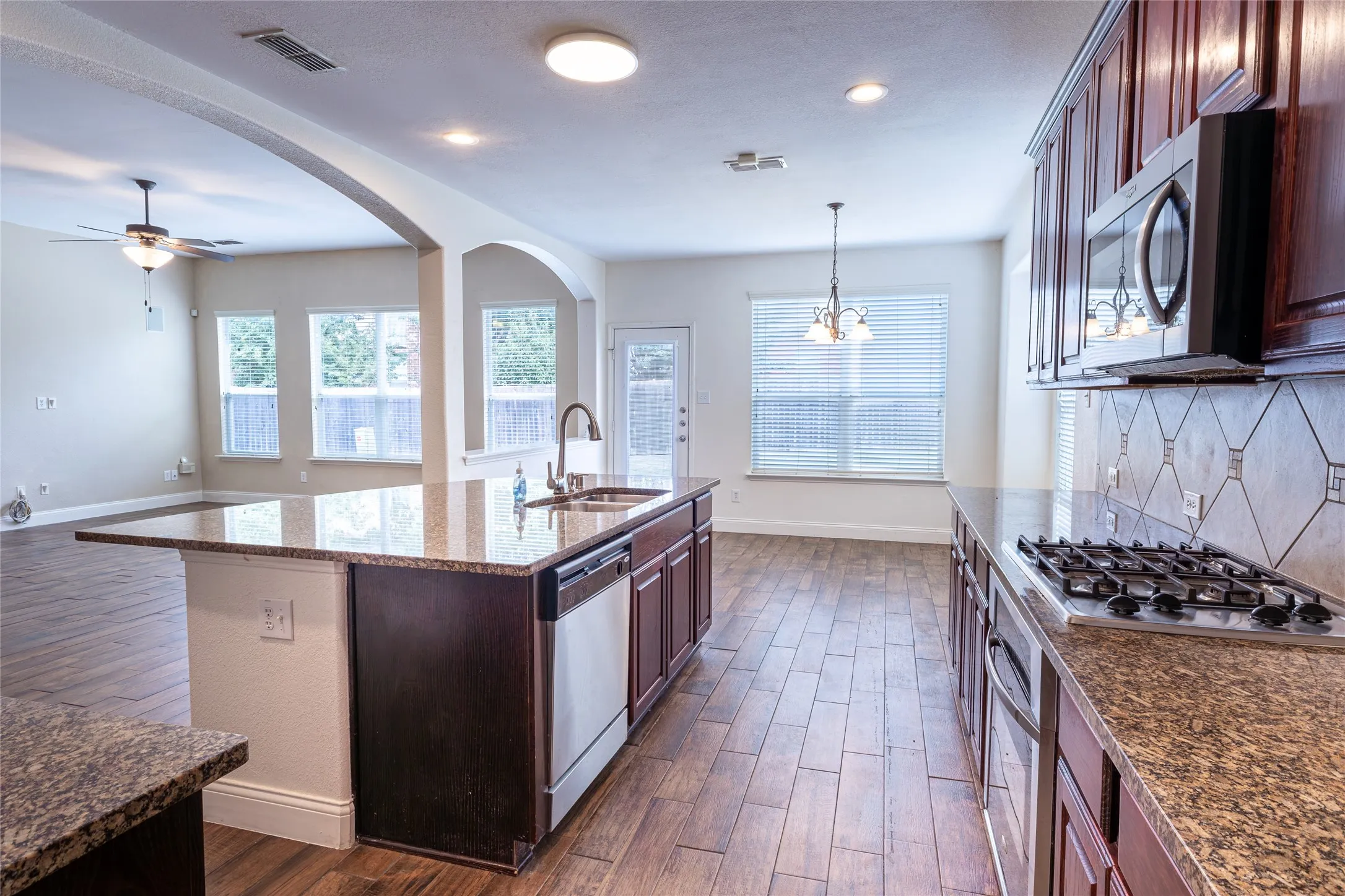 Single Family Residence For Sale in Tarrant County , 4849 Grinstein Drive, Fort Worth, Texas 76244, 4 Bedroom, 3 Bathroom, 2 Garage spaces, 3,322 Sqft, built in 2006, mls#21376797, Real Estate Agent in Fort Worth, Homes For Sale in Tarrant county, Homes For Sale in Fort Worth, Realtor in Fort Worth Texas, Real Estate Brokerage Independent Realty Texas, Luminita Cordes Realtor