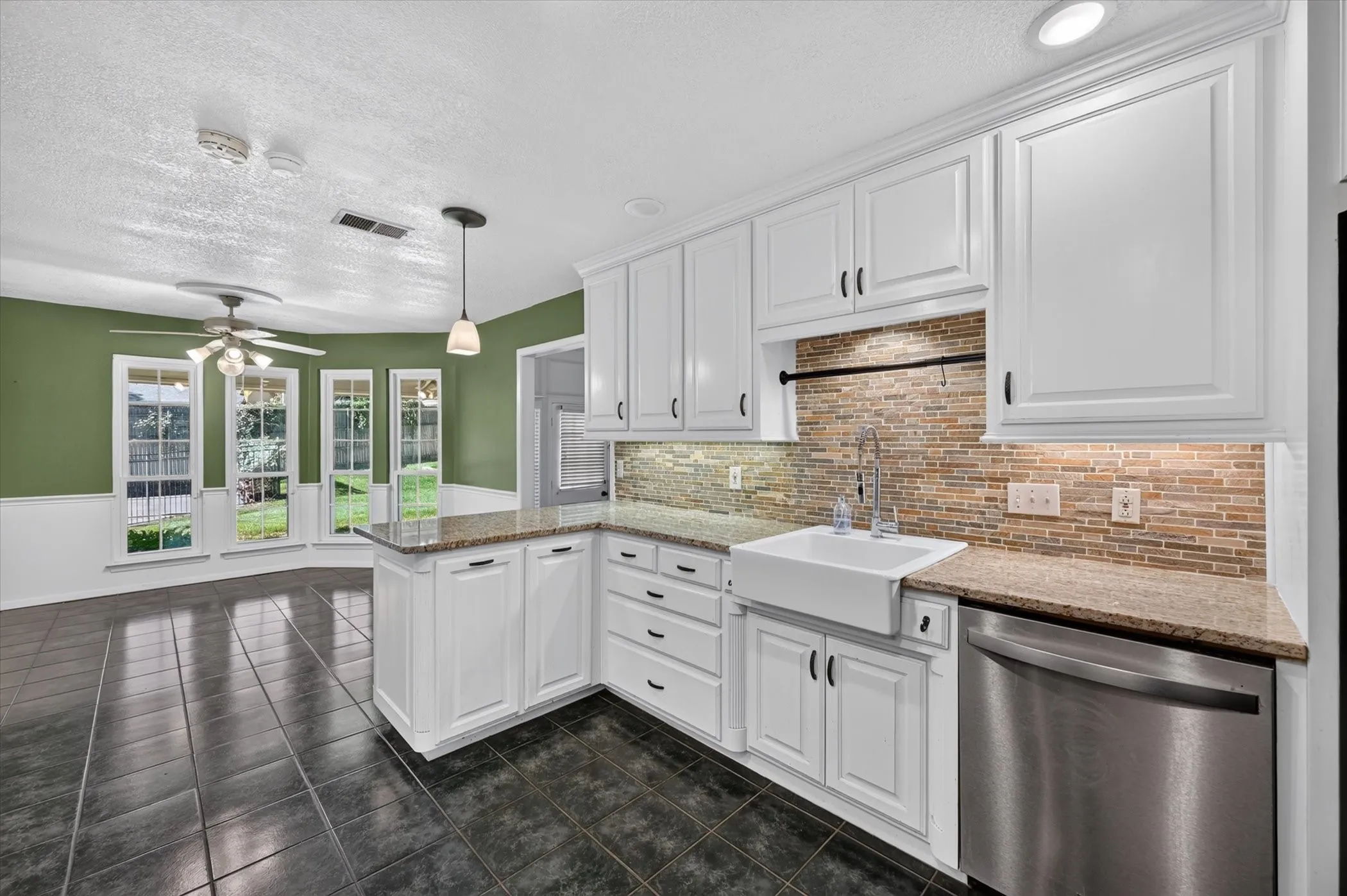 Single Family Residence For Sale in Tarrant County , 4208 Trowbridge Drive, Arlington, Texas 76013, 4 Bedroom, 3 Bathroom, 2 Garage spaces, 2,771 Sqft, built in 1973, mls#21360196, Real Estate Agent in Arlington, Homes For Sale in Tarrant county, Homes For Sale in Arlington, Realtor in Arlington Texas, Real Estate Brokerage Independent Realty Texas, Luminita Cordes Realtor