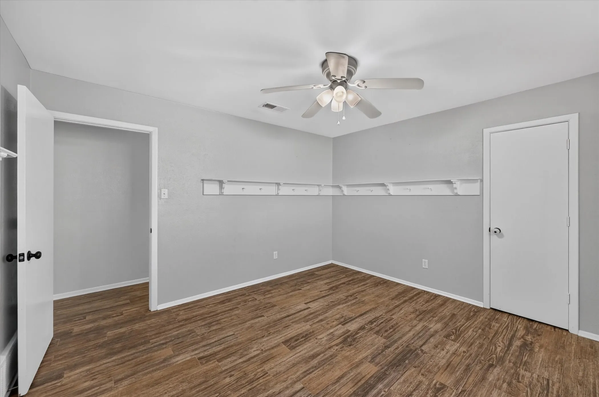 Single Family Residence For Sale in Tarrant County , 4208 Trowbridge Drive, Arlington, Texas 76013, 4 Bedroom, 3 Bathroom, 2 Garage spaces, 2,771 Sqft, built in 1973, mls#21360196, Real Estate Agent in Arlington, Homes For Sale in Tarrant county, Homes For Sale in Arlington, Realtor in Arlington Texas, Real Estate Brokerage Independent Realty Texas, Luminita Cordes Realtor