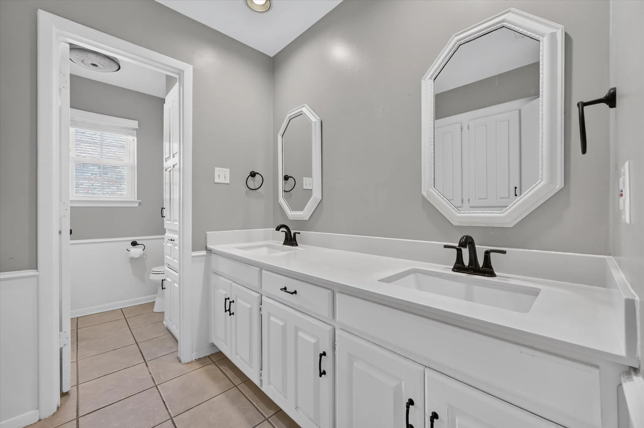 Single Family Residence For Sale in Tarrant County , 4208 Trowbridge Drive, Arlington, Texas 76013, 4 Bedroom, 3 Bathroom, 2 Garage spaces, 2,771 Sqft, built in 1973, mls#21360196, Real Estate Agent in Arlington, Homes For Sale in Tarrant county, Homes For Sale in Arlington, Realtor in Arlington Texas, Real Estate Brokerage Independent Realty Texas, Luminita Cordes Realtor