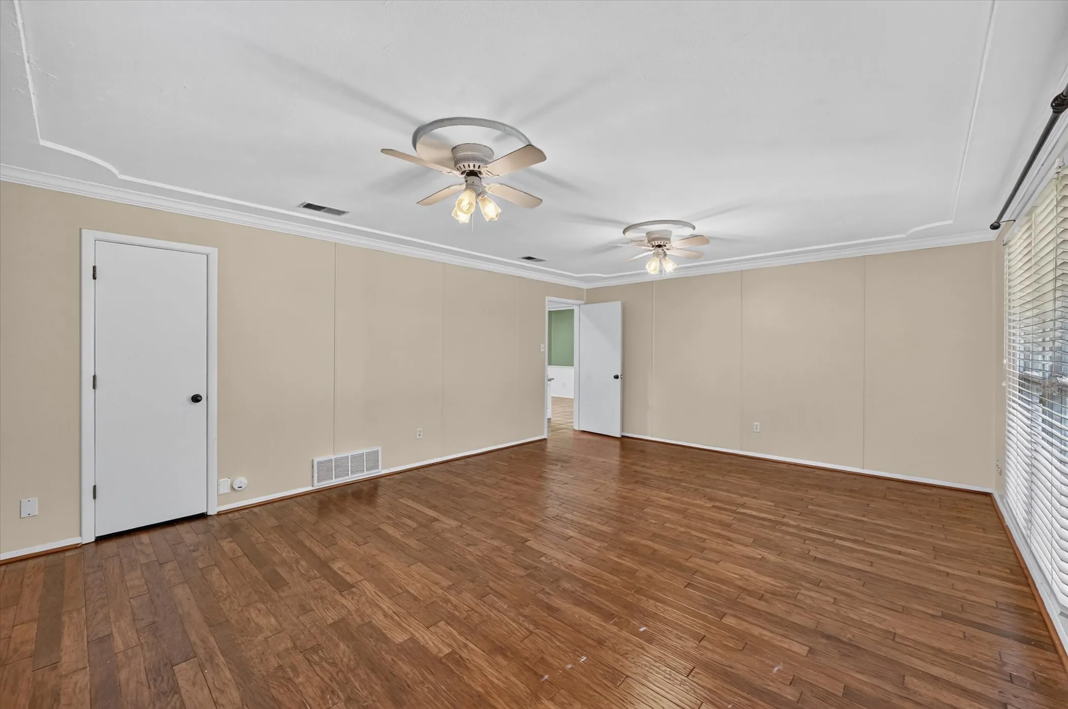 Single Family Residence For Sale in Tarrant County , 4208 Trowbridge Drive, Arlington, Texas 76013, 4 Bedroom, 3 Bathroom, 2 Garage spaces, 2,771 Sqft, built in 1973, mls#21360196, Real Estate Agent in Arlington, Homes For Sale in Tarrant county, Homes For Sale in Arlington, Realtor in Arlington Texas, Real Estate Brokerage Independent Realty Texas, Luminita Cordes Realtor