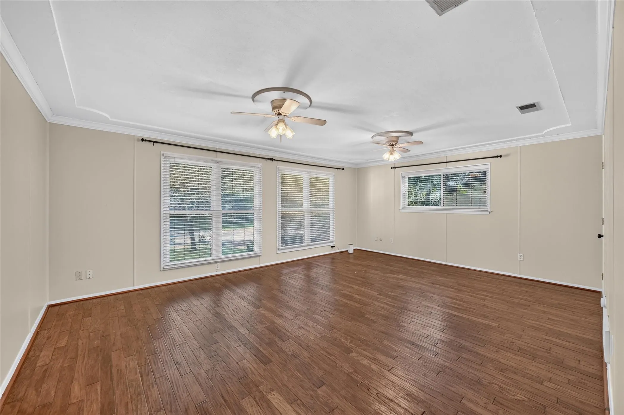 Single Family Residence For Sale in Tarrant County , 4208 Trowbridge Drive, Arlington, Texas 76013, 4 Bedroom, 3 Bathroom, 2 Garage spaces, 2,771 Sqft, built in 1973, mls#21360196, Real Estate Agent in Arlington, Homes For Sale in Tarrant county, Homes For Sale in Arlington, Realtor in Arlington Texas, Real Estate Brokerage Independent Realty Texas, Luminita Cordes Realtor