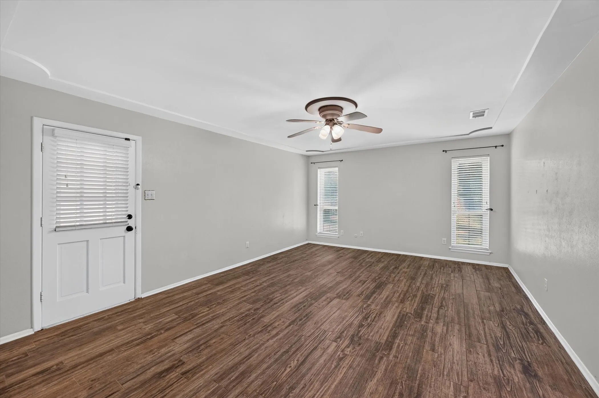 Single Family Residence For Sale in Tarrant County , 4208 Trowbridge Drive, Arlington, Texas 76013, 4 Bedroom, 3 Bathroom, 2 Garage spaces, 2,771 Sqft, built in 1973, mls#21360196, Real Estate Agent in Arlington, Homes For Sale in Tarrant county, Homes For Sale in Arlington, Realtor in Arlington Texas, Real Estate Brokerage Independent Realty Texas, Luminita Cordes Realtor