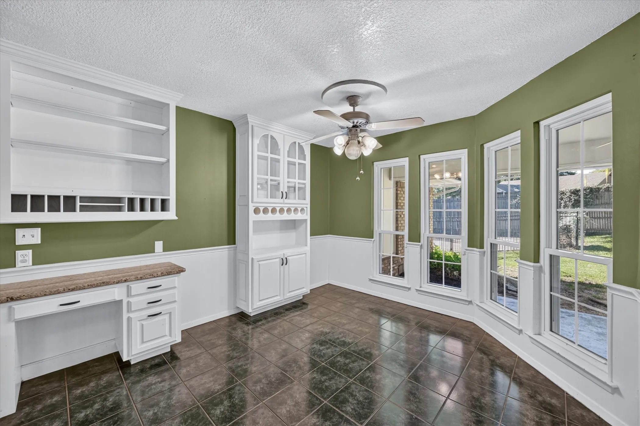 Single Family Residence For Sale in Tarrant County , 4208 Trowbridge Drive, Arlington, Texas 76013, 4 Bedroom, 3 Bathroom, 2 Garage spaces, 2,771 Sqft, built in 1973, mls#21360196, Real Estate Agent in Arlington, Homes For Sale in Tarrant county, Homes For Sale in Arlington, Realtor in Arlington Texas, Real Estate Brokerage Independent Realty Texas, Luminita Cordes Realtor