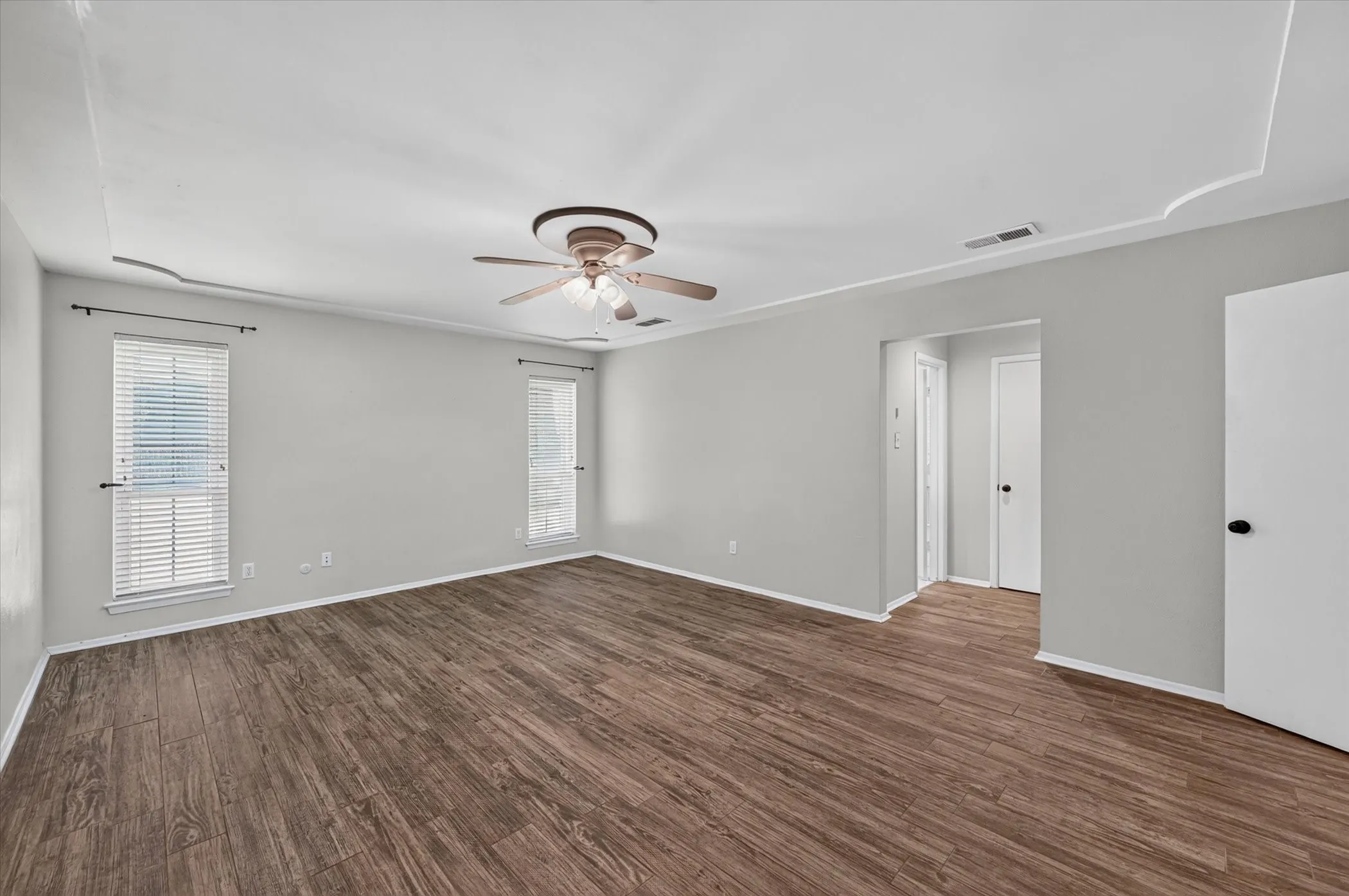 Single Family Residence For Sale in Tarrant County , 4208 Trowbridge Drive, Arlington, Texas 76013, 4 Bedroom, 3 Bathroom, 2 Garage spaces, 2,771 Sqft, built in 1973, mls#21360196, Real Estate Agent in Arlington, Homes For Sale in Tarrant county, Homes For Sale in Arlington, Realtor in Arlington Texas, Real Estate Brokerage Independent Realty Texas, Luminita Cordes Realtor