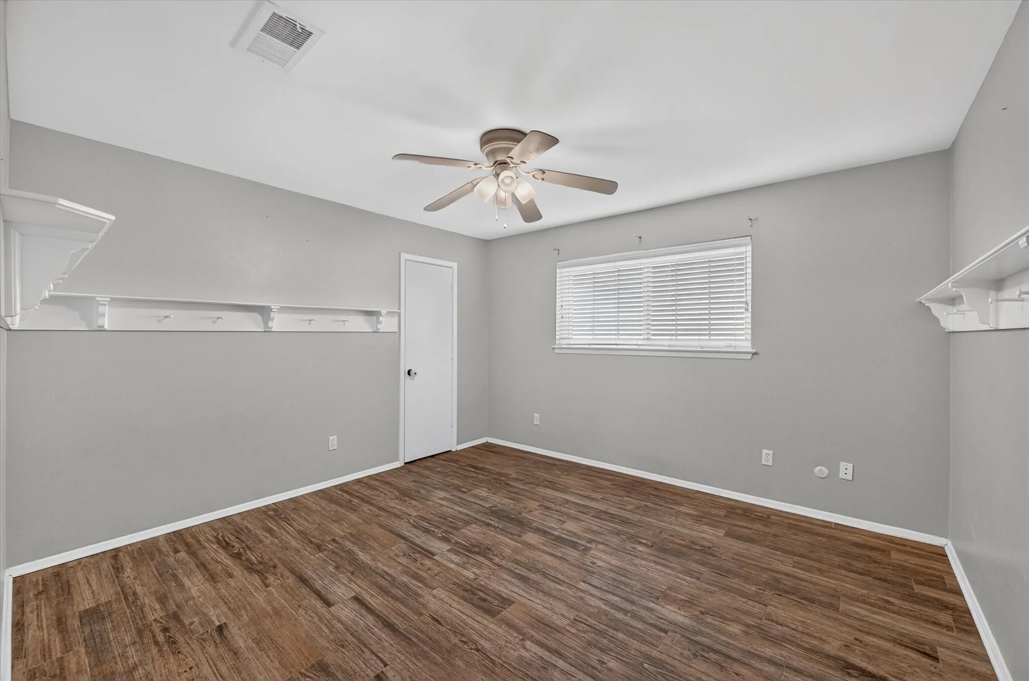 Single Family Residence For Sale in Tarrant County , 4208 Trowbridge Drive, Arlington, Texas 76013, 4 Bedroom, 3 Bathroom, 2 Garage spaces, 2,771 Sqft, built in 1973, mls#21360196, Real Estate Agent in Arlington, Homes For Sale in Tarrant county, Homes For Sale in Arlington, Realtor in Arlington Texas, Real Estate Brokerage Independent Realty Texas, Luminita Cordes Realtor