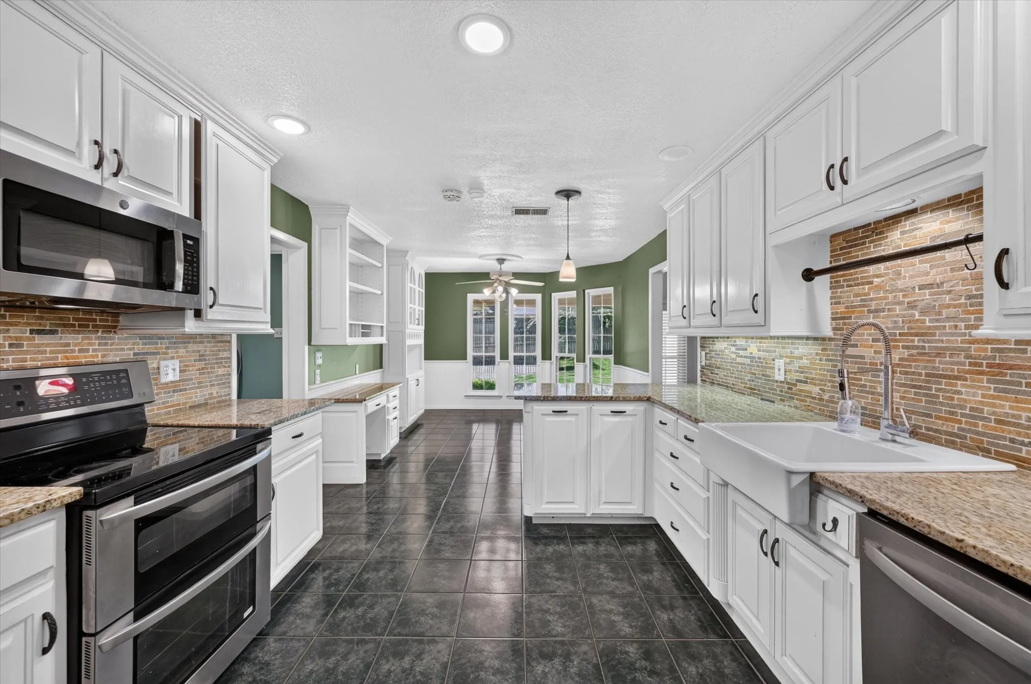 Single Family Residence For Sale in Tarrant County , 4208 Trowbridge Drive, Arlington, Texas 76013, 4 Bedroom, 3 Bathroom, 2 Garage spaces, 2,771 Sqft, built in 1973, mls#21360196, Real Estate Agent in Arlington, Homes For Sale in Tarrant county, Homes For Sale in Arlington, Realtor in Arlington Texas, Real Estate Brokerage Independent Realty Texas, Luminita Cordes Realtor