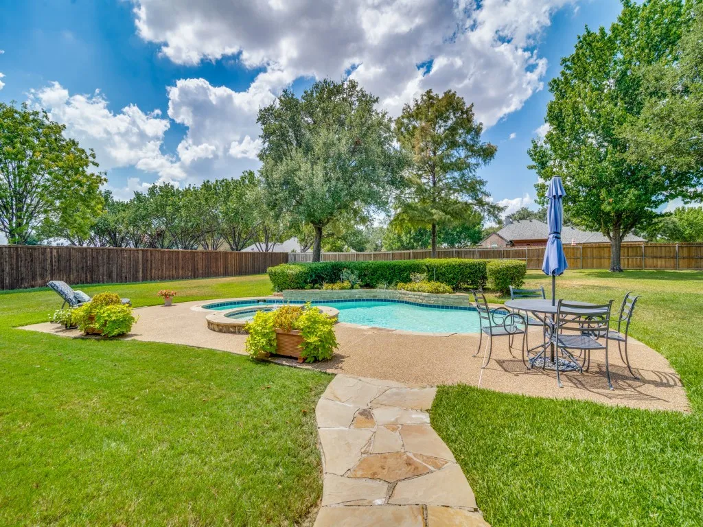 Cool off in the Texas summers with this pool and spa!