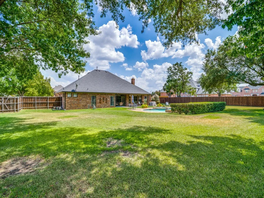 Large back yard has plenty of room to run and play!