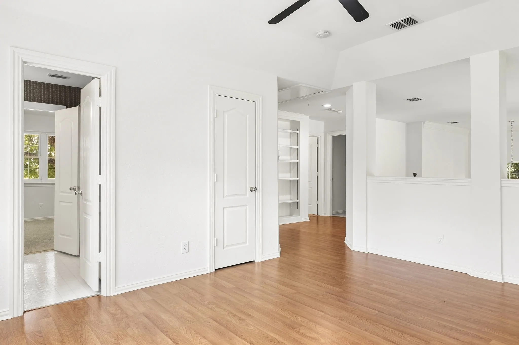 Loft/Living Room 3 ceiling fan, light wood type finish flooring, a series of windows, new ceiling fan and refreshed!