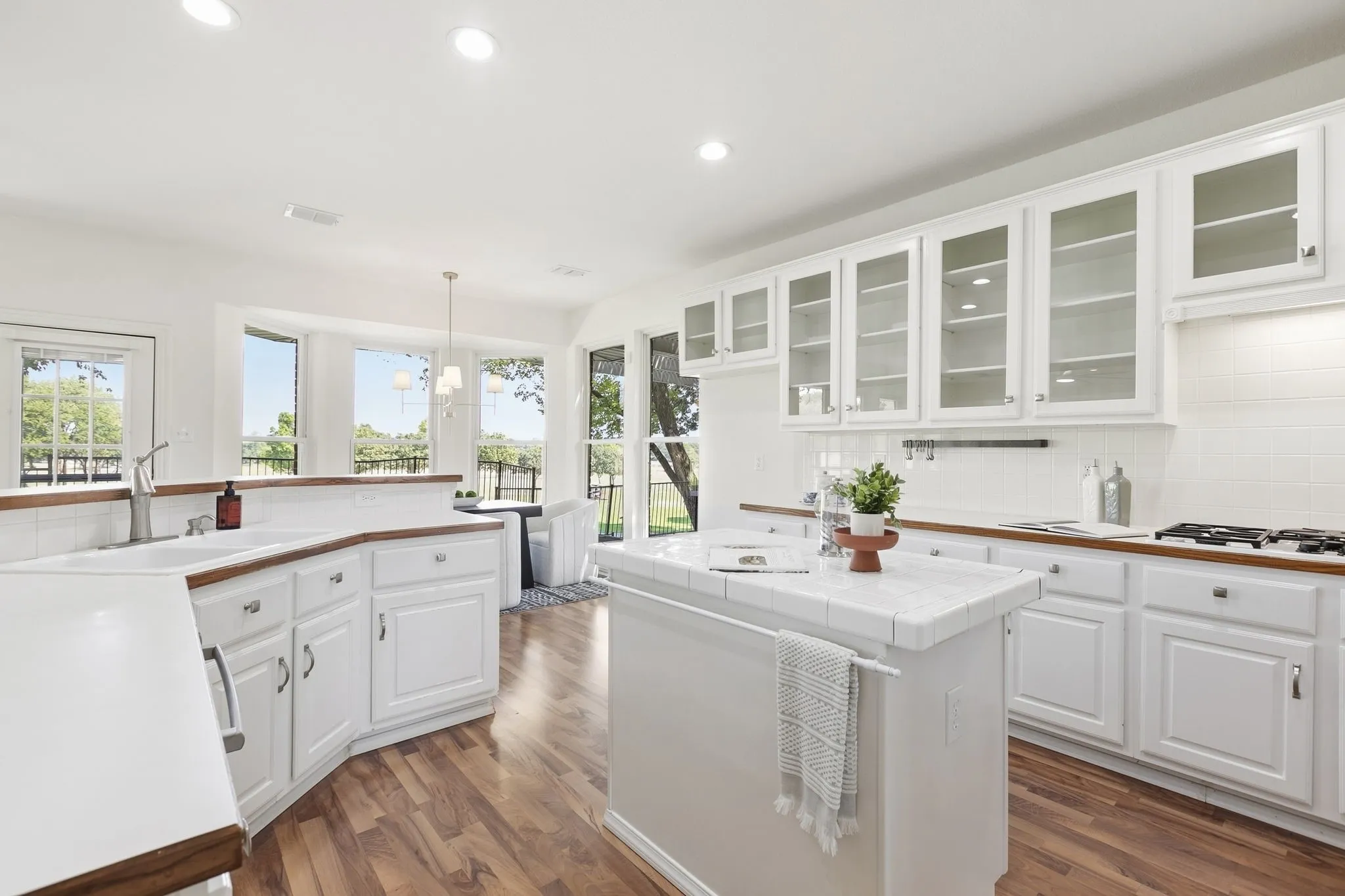 Single Family Residence For Sale in Dallas County , 6010 Silverado Circle, Garland, Texas 75044, 4 Bedroom, 4 Bathroom, 2 Garage spaces, 3,145 Sqft, built in 1993, mls#21375476, Real Estate Agent in Garland, Homes For Sale in Dallas county, Homes For Sale in Garland, Realtor in Garland Texas, Real Estate Brokerage Independent Realty Texas, Luminita Cordes Realtor