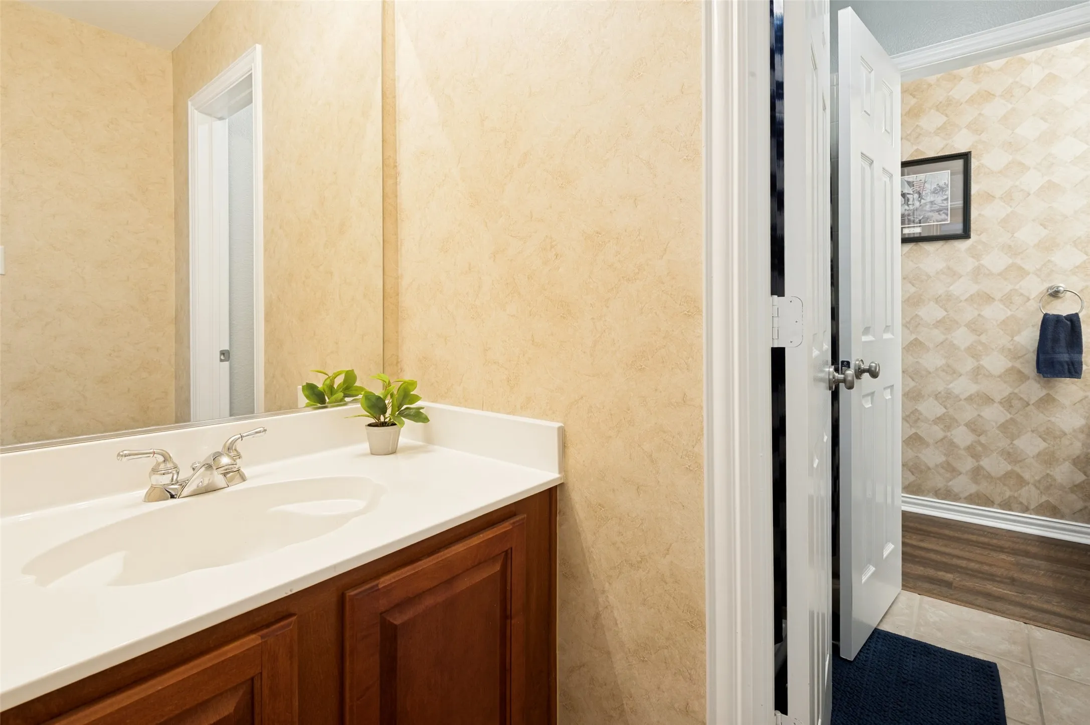 Shared ensuite bathroom