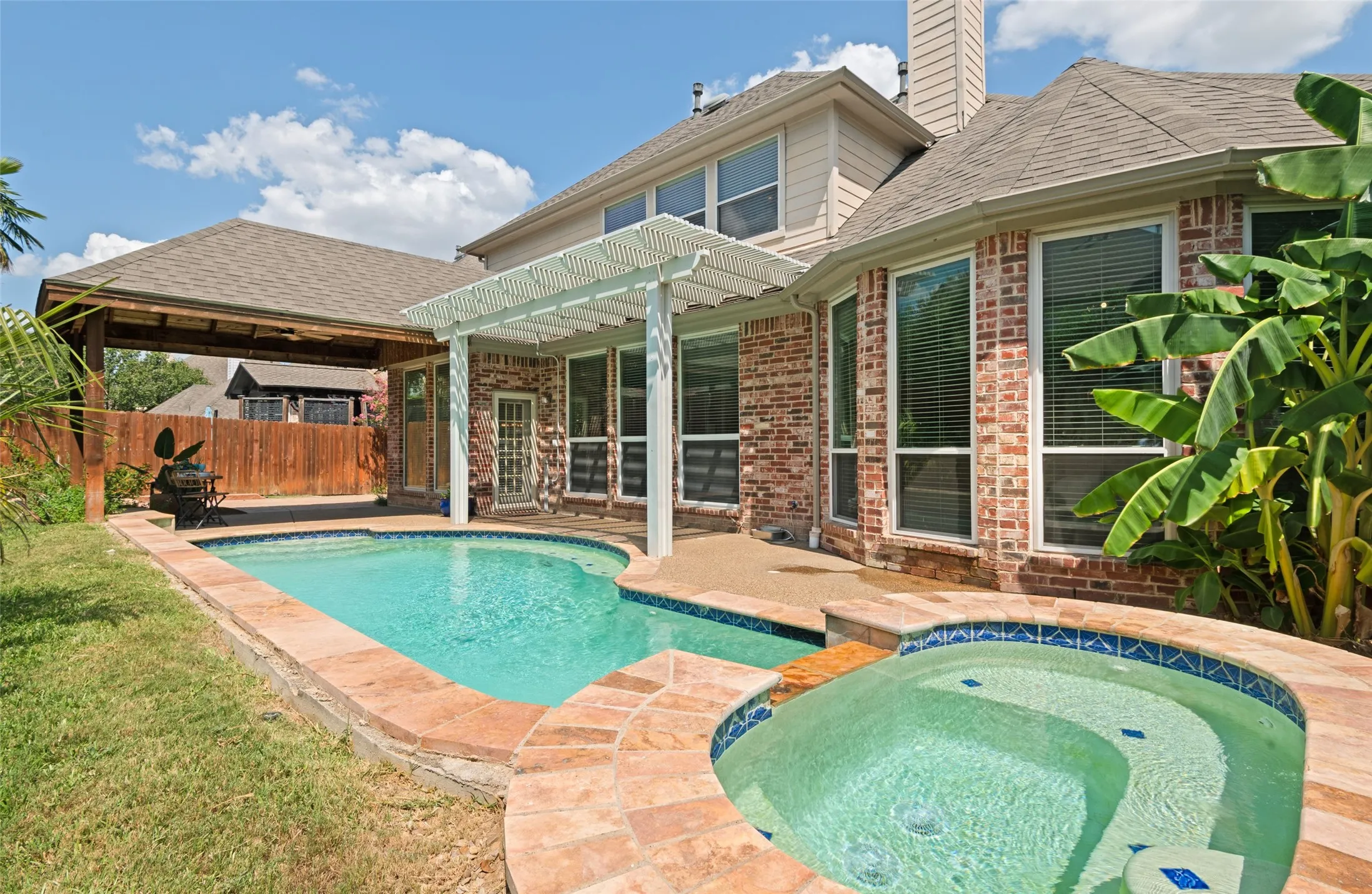 Stunning pool - spa combination with multiple water features.